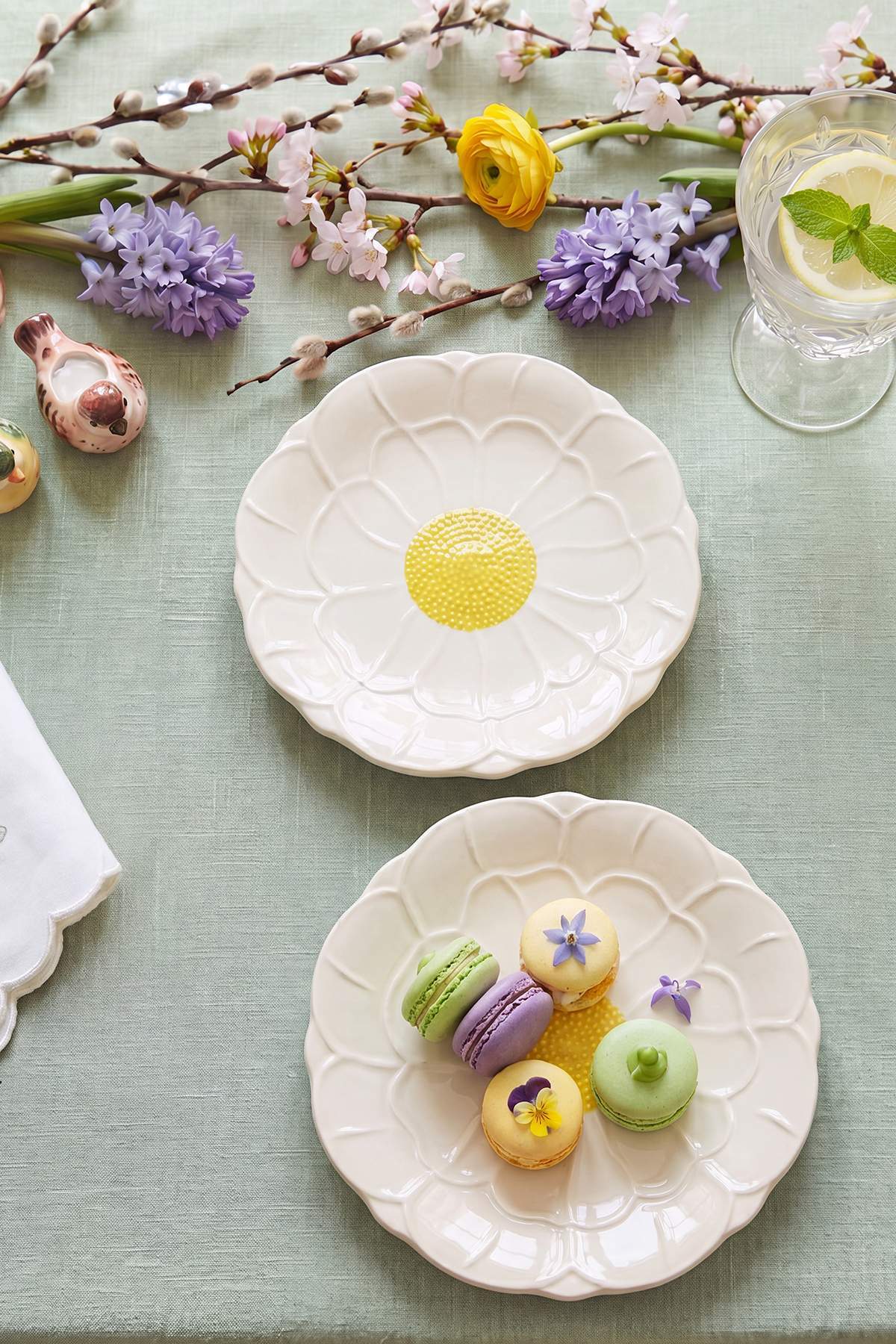 Trendyol Home Set of 2 Flower Shaped Ceramic Cake Plates White Tphss26Tbk00030