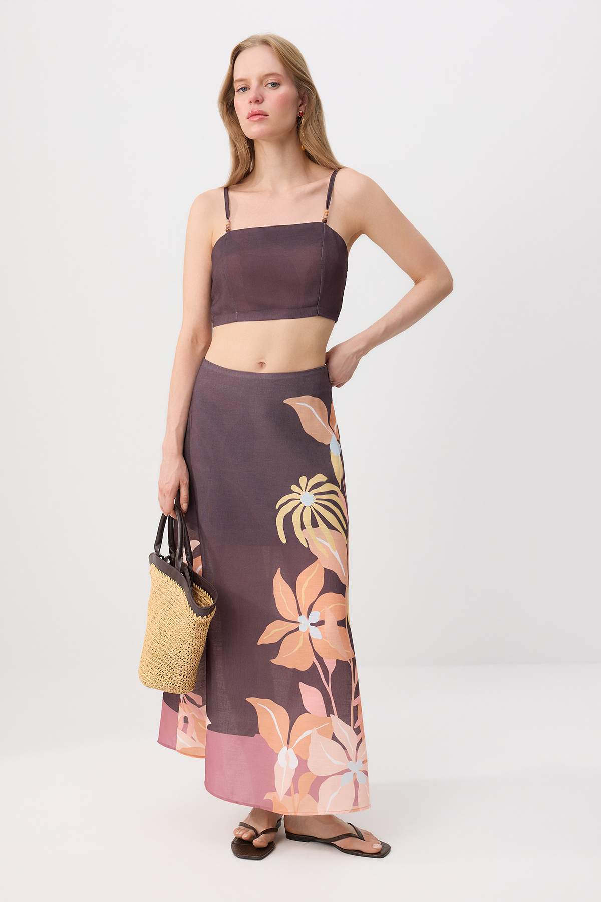 Trendyolmilla Çok Renkli Boncuk Askılı Crop Bluz Çiçek Desenli Midi Etek Dokuma Alt - Üst Takım TWOSS26AU00172