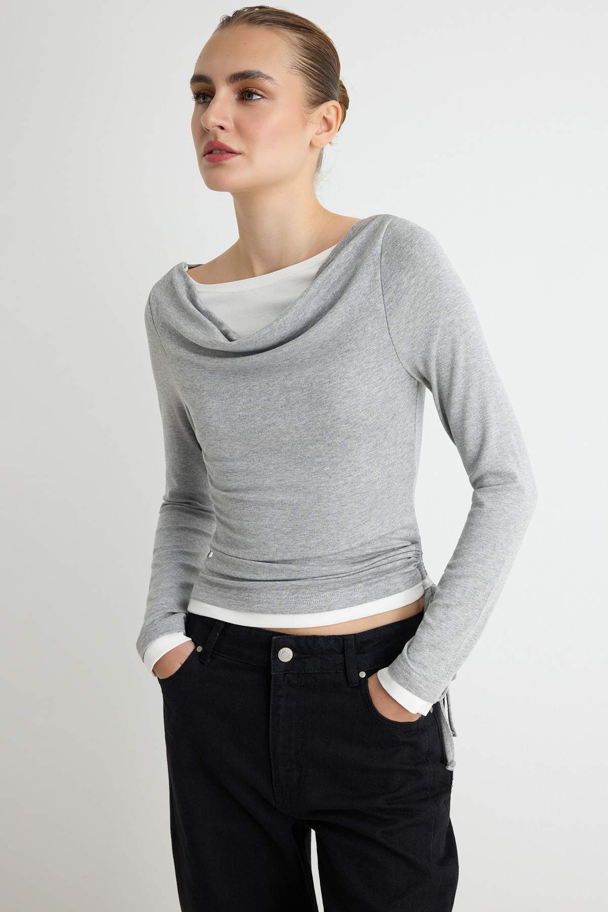 Trendyolmilla Gri Melanj Renk Bloklu Fitted Bisiklet Yaka Viskon Ribana Örme Bluz TWOAW27BZ00030