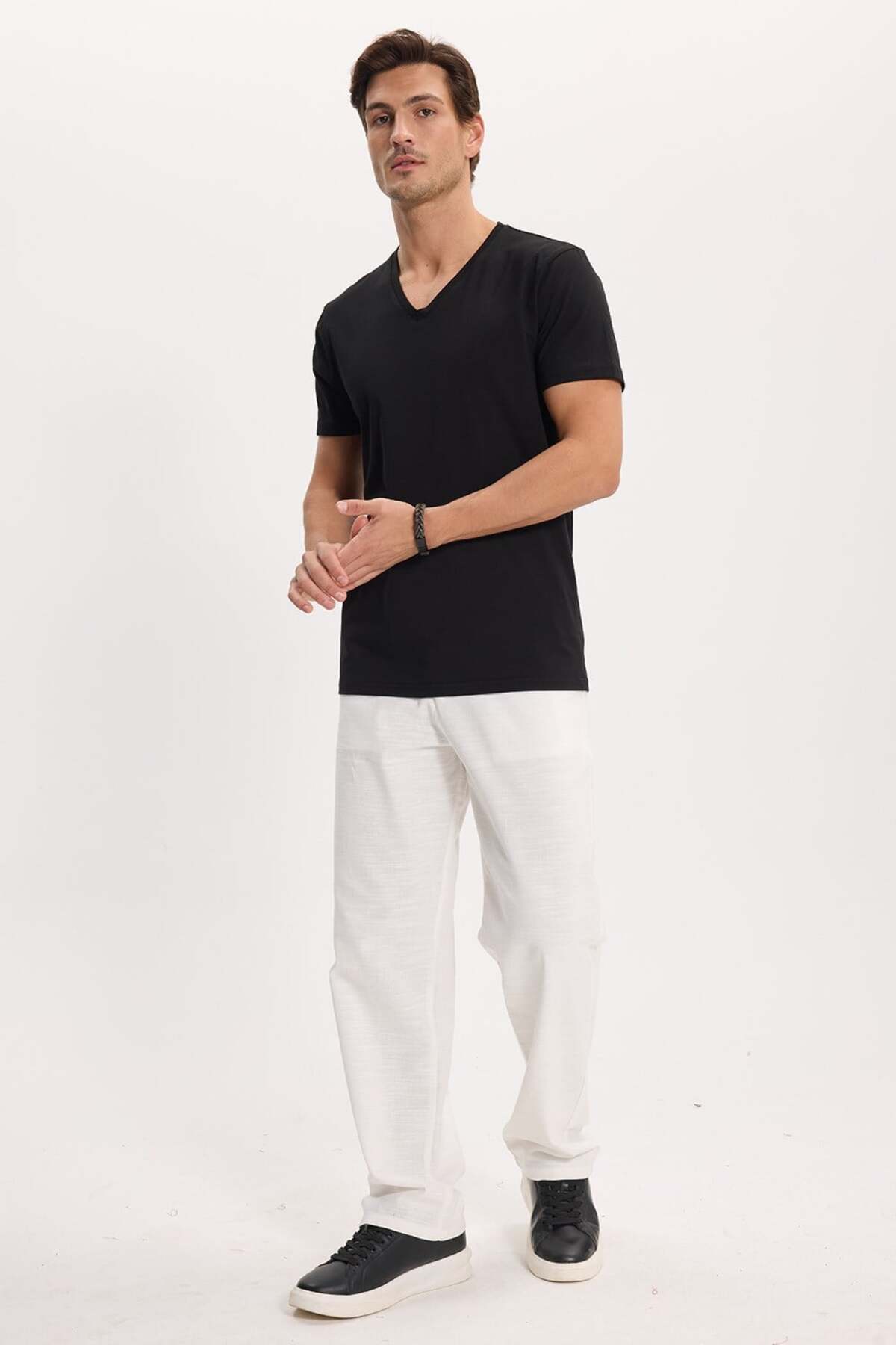 Tudors Erkek Slim Fit Dar Kesim Pamuklu Yumuşak Dokulu Likralı Esnek Kumaş Düz Basic Siyah V Yaka Tişört görsel 2