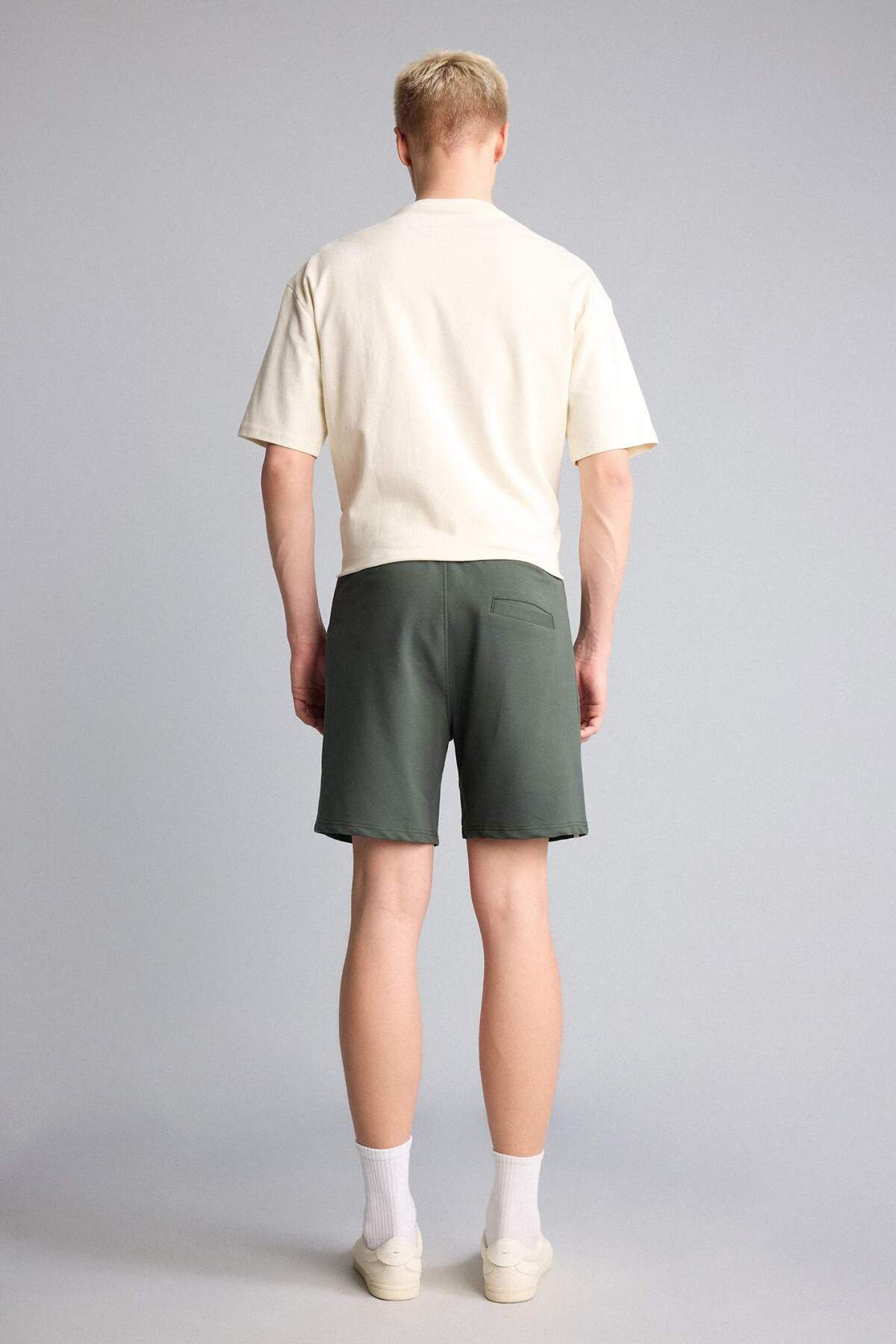 DeFacto Slim Fit Dar Paça Basic Şort B8674AX26SM görsel 5