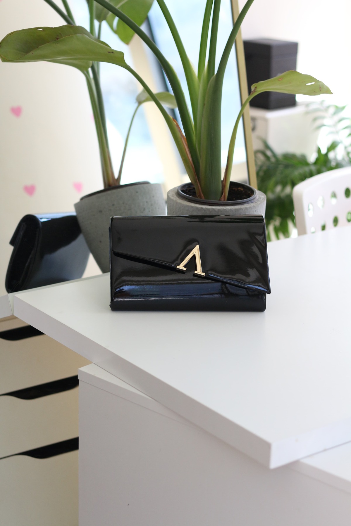 Women's Black Spring V Accessory Chain Shoulder Bag