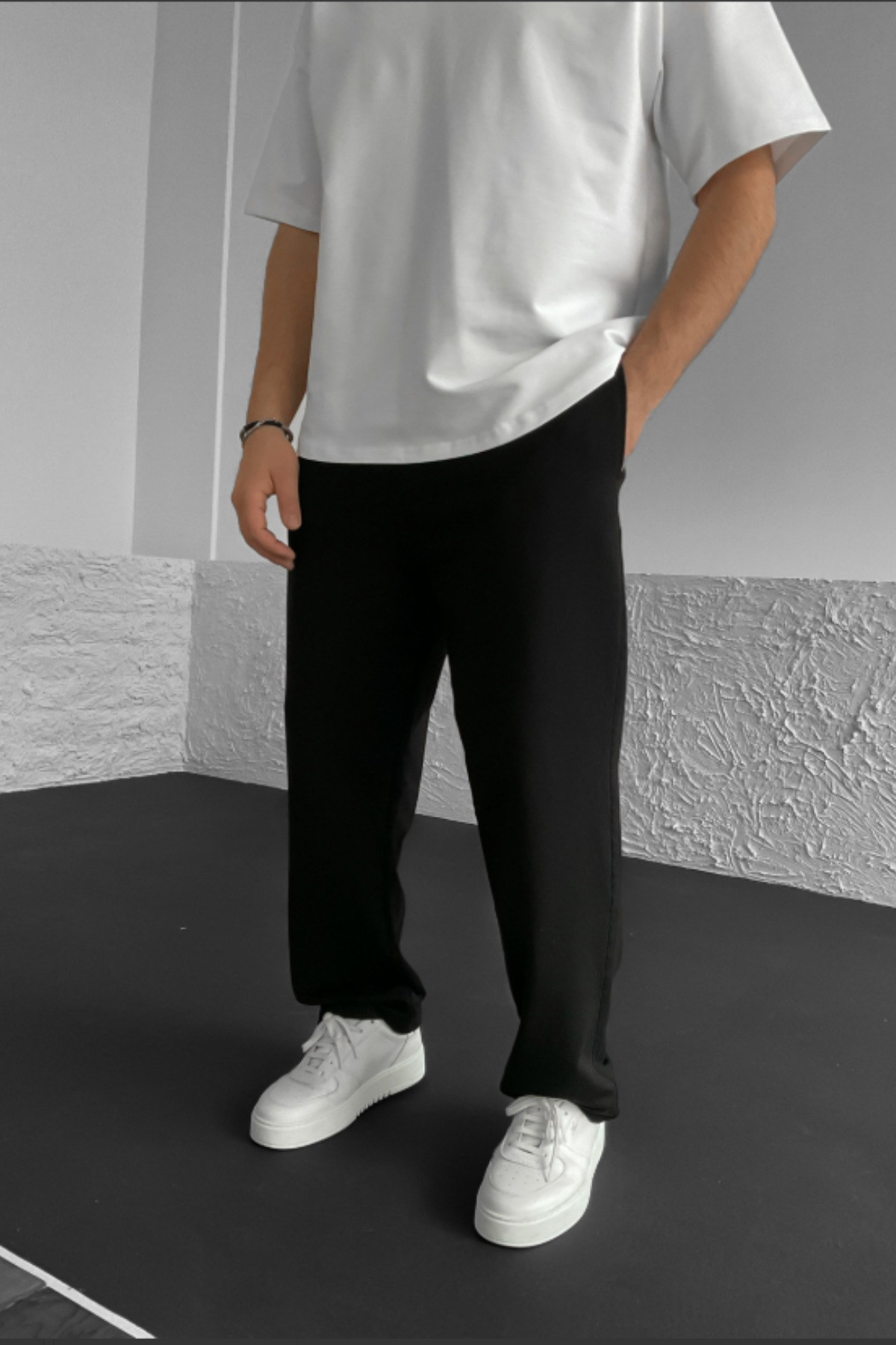 STRAVON Erkek Siyah Pamuklu Baggy Fit Rahat Kesim Beli Bağlamalı Yan Cepli Örme Eşofman Altı