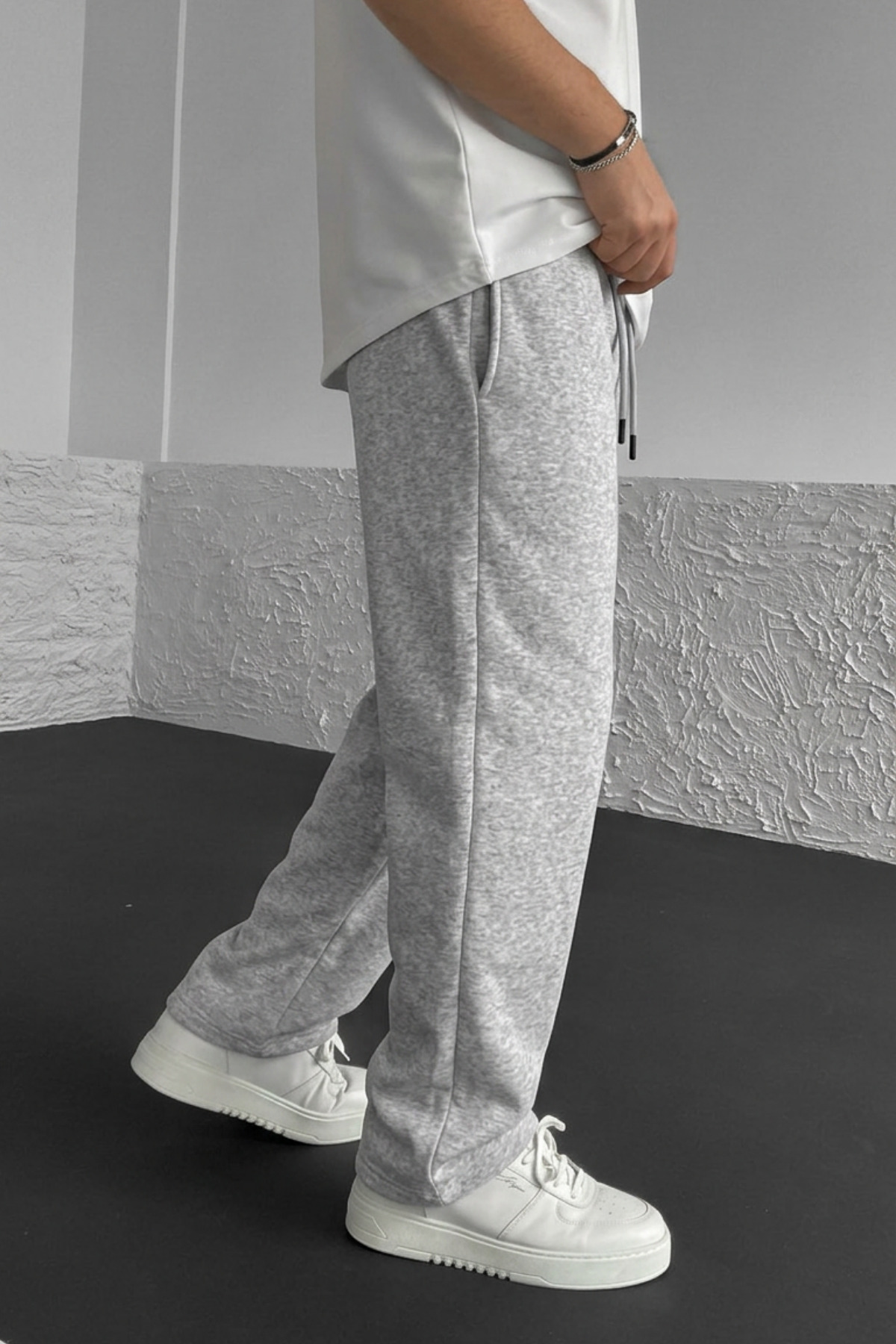 STRAVON Erkek Gri Pamuklu Baggy Fit Rahat Kesim Beli Bağlamalı Yan Cepli Örme Eşofman Altı görsel 2