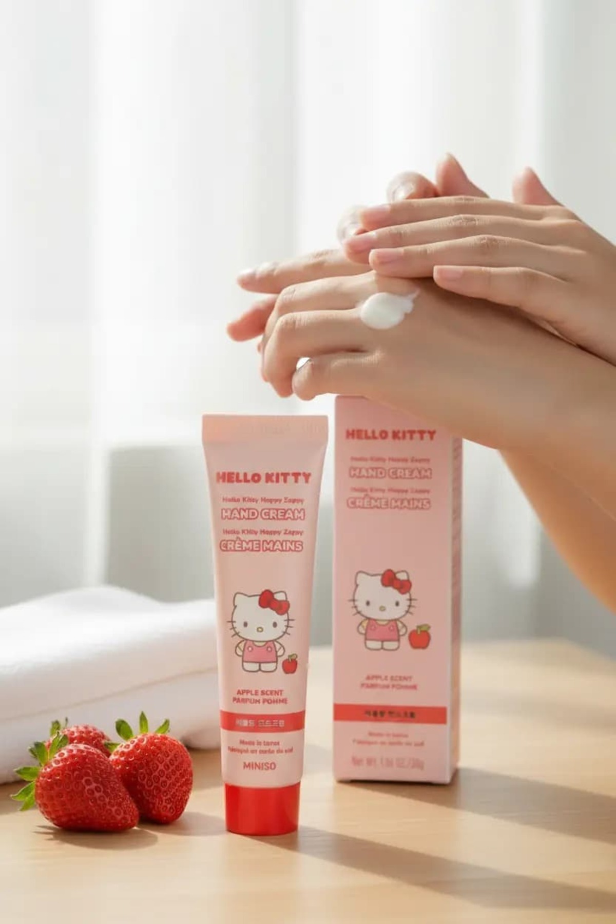 کرم دست Happy Zappy دارای مجوز از Hello Kitty، رایحه سیب - مراقبت ملایم با کره شیا — 2024276110100 — تصویر 3 از 6