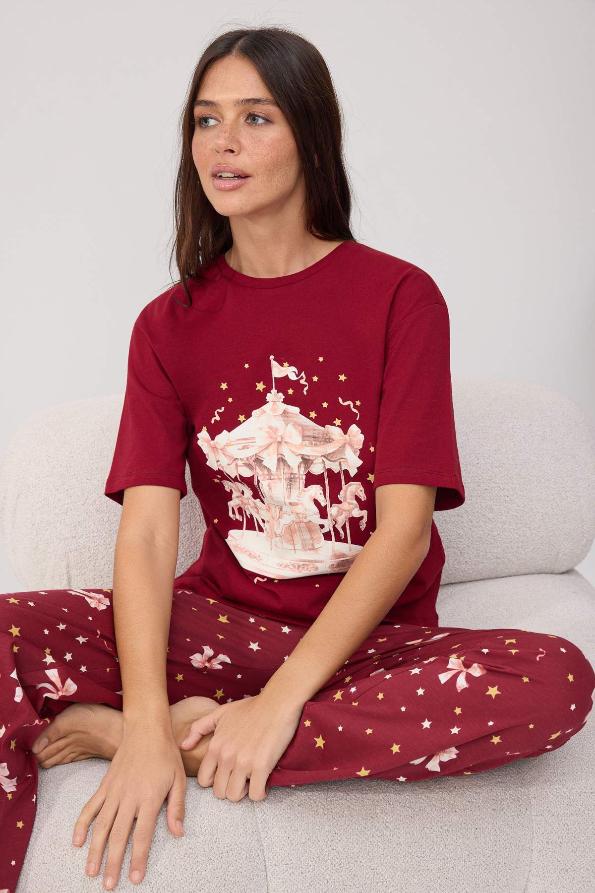Trendyolmilla Bordo %100 Pamuklu Kurdele ve Yıldız Baskılı Örme Pijama Takımı THMAW26PT00116