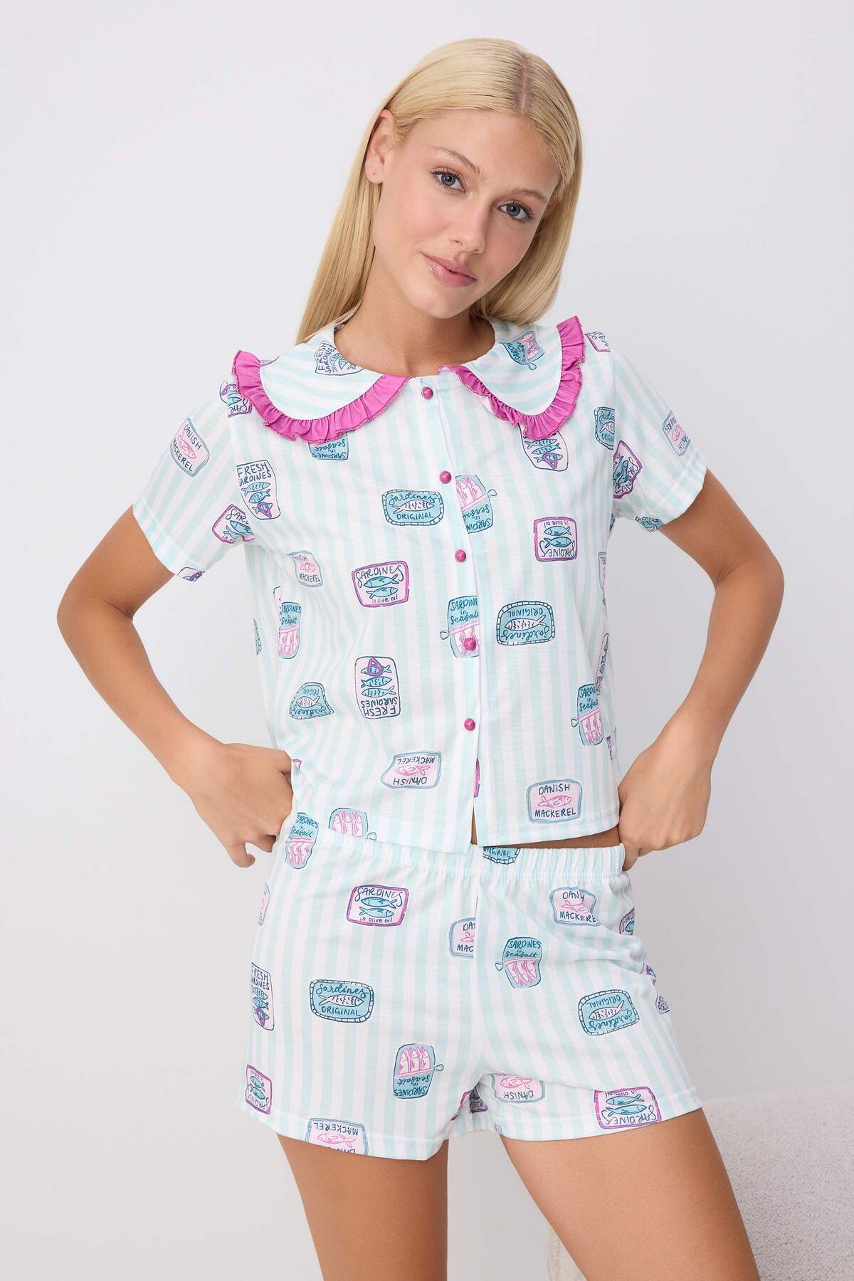 Trendyolmilla Mavi-Çok Renkli Desenli Çizgili Fırfırlı Örme Pijama Takımı THMSS26PT00282