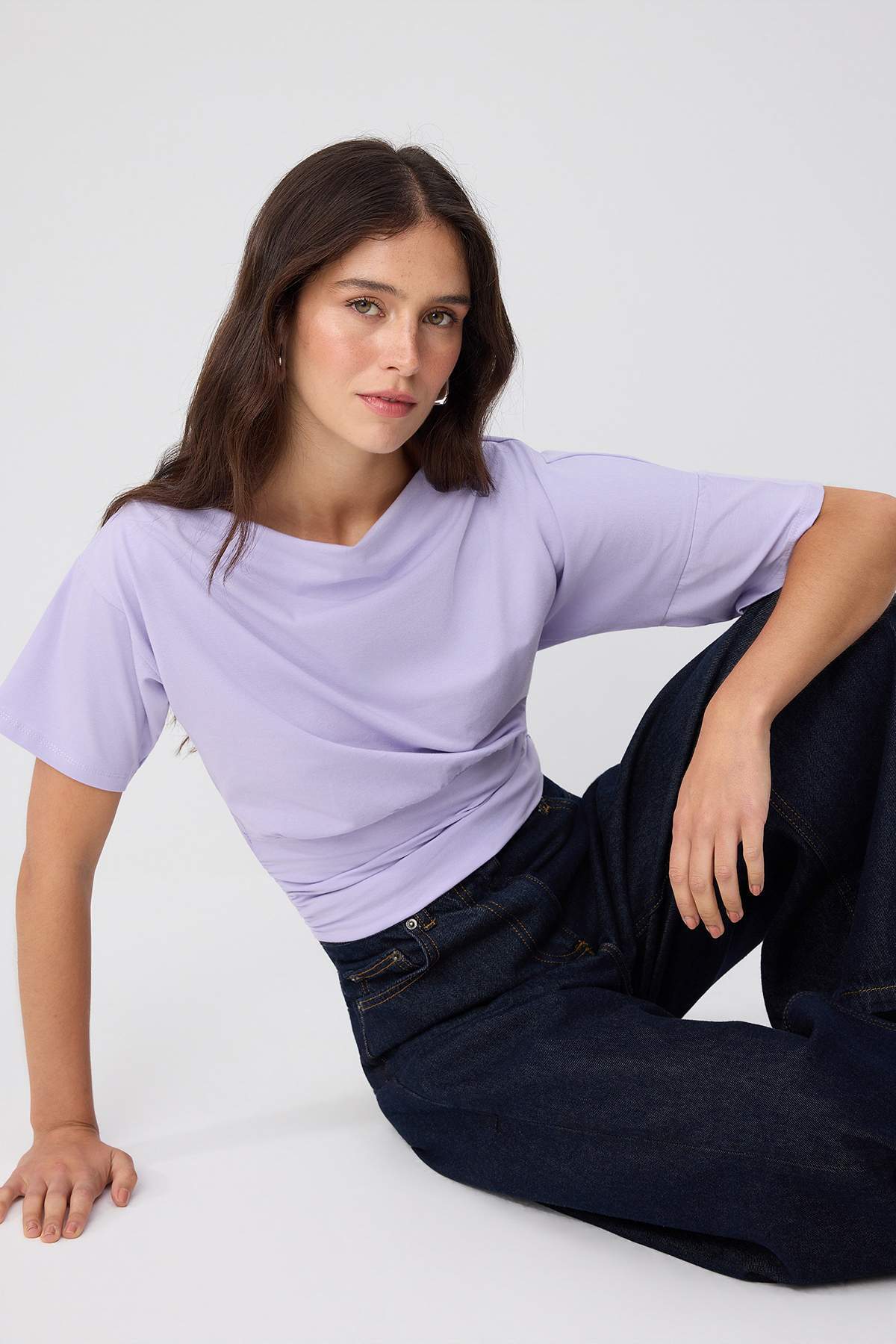 Trendyolmilla Lila Düz Fitted Asimetrik Yaka Düşük Kol Kısa Büzgülü Crop Pamuklu Esnek Örme Bluz TWOSS26BZ00337