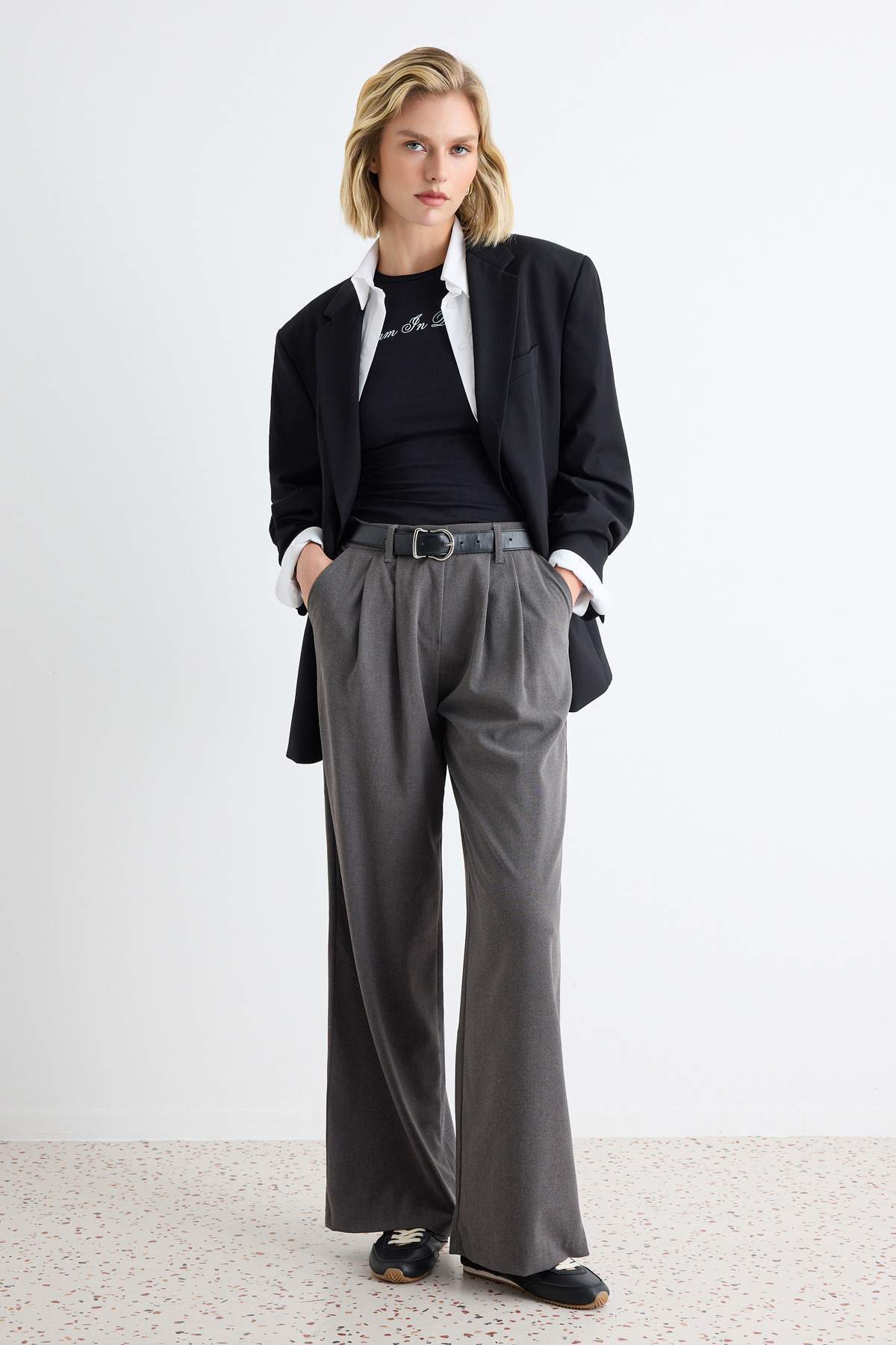 Trendyolmilla Antrasit Arka Beli Lastikli Wide Leg/Geniş Paça Pilili Kumaş Pantolon TWOAW27PL00044
