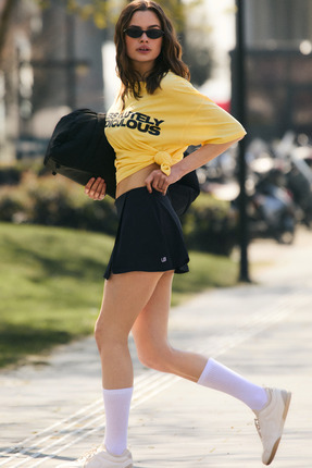 Urban Beat SUSINE Kadın %100 Pamuk Yumuşak Kumaşlı Baskı Detaylı Sarı T-Shirt