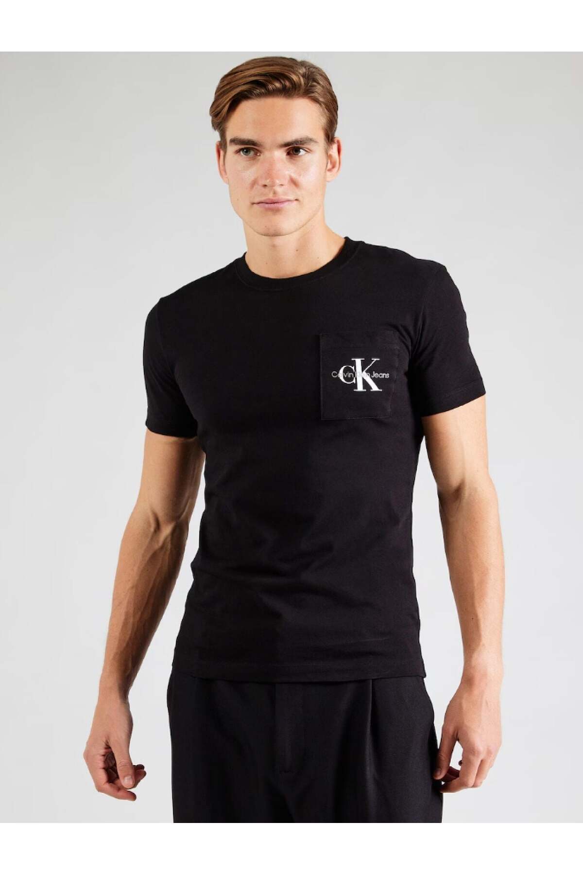 تیشرتمردانهCalvin Kleinمشکی تیشرتمردانهCalvin Kleinمشکی