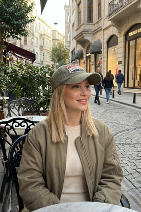 LAGRANZE Sokak Modası Saçak Kenarlı Arma Detaylı Tasarım ÜNİSEX ŞAPKA