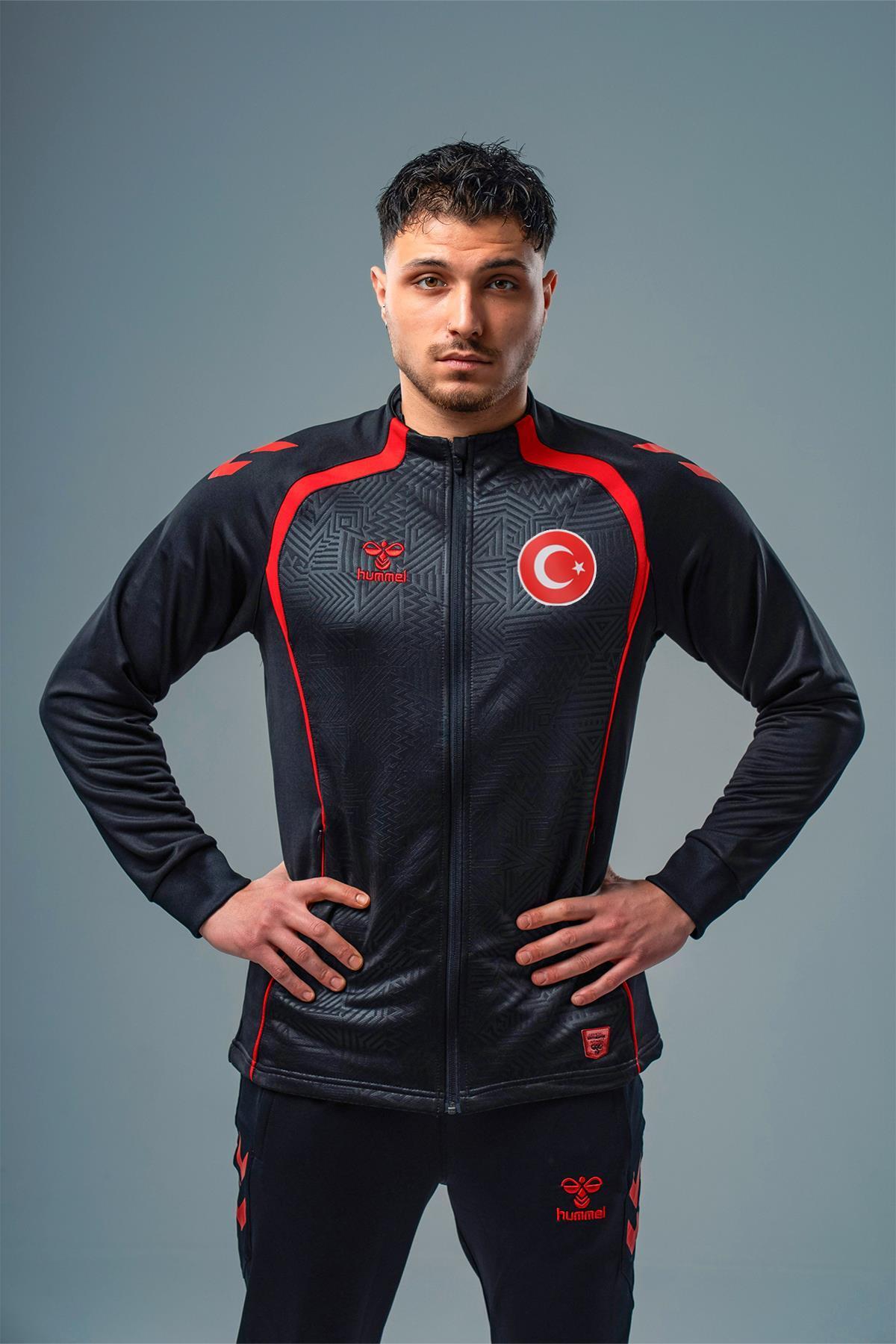 تاپ ورزشی اردوی تمرینی تیم ملی تارگت قرمز-مشکی هامل ست لباس و شلوار ورزشی hummel