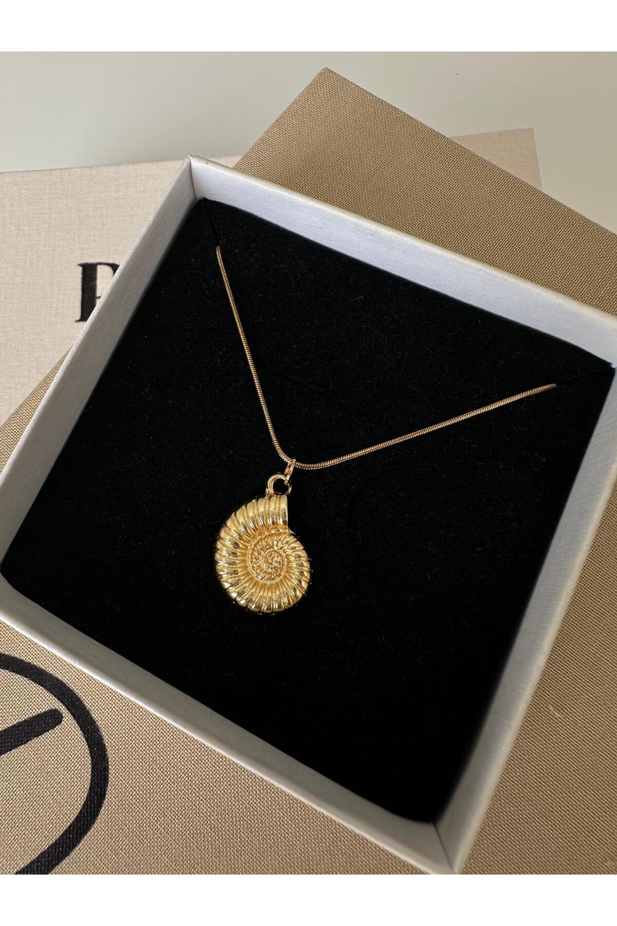 Deniz Kabuğu Charm Çelik Zincirli Gold Kadın Kolye (45 Cm) - Detay Görseli 3