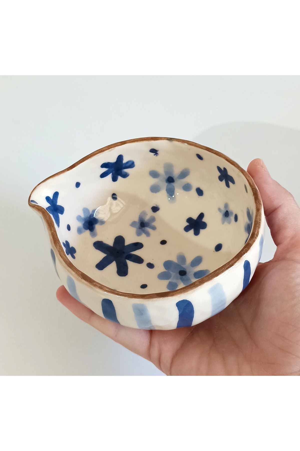 BieneGift Handmade Pink Bowknot Detailed Matcha Bowl – Ceramic Matcha Bowl & Presentation Bowl