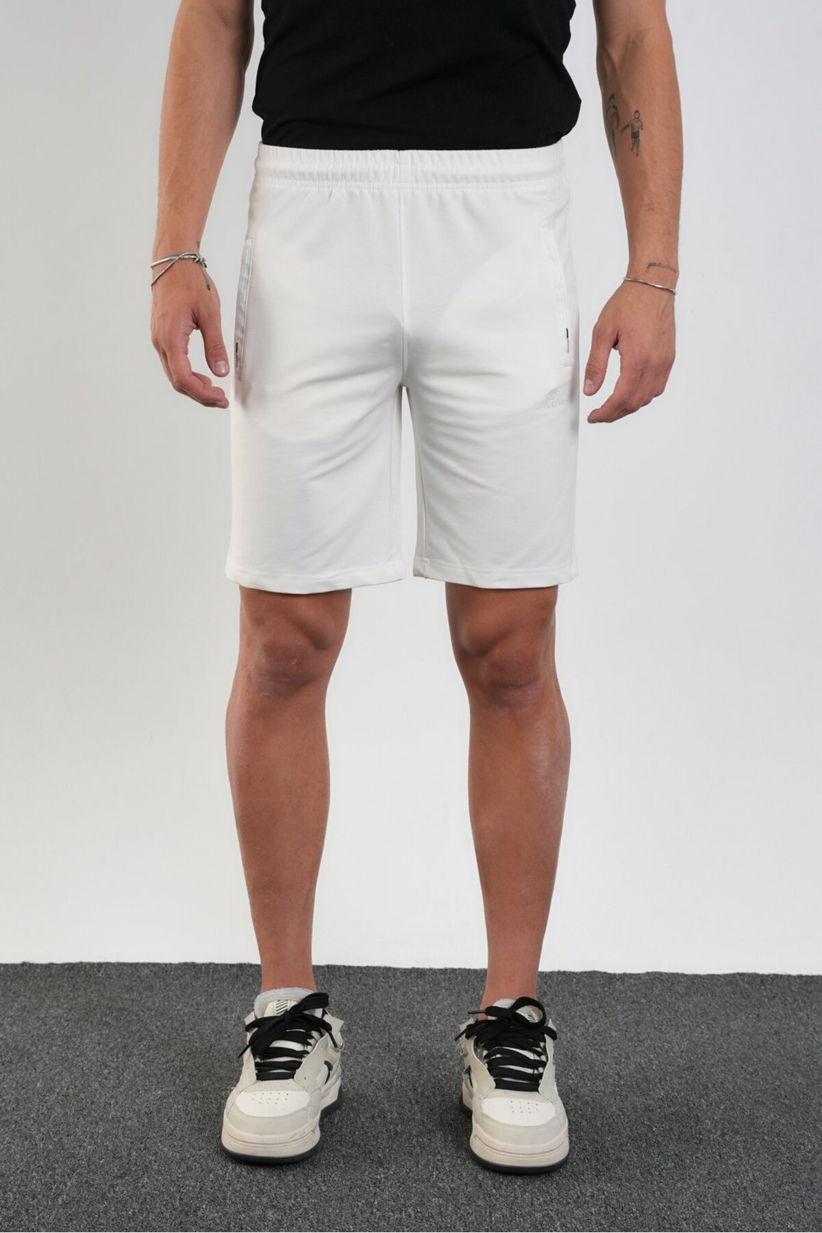 شلوارک نخی مردانه مدل Off-White سایز معمولی، دو نخ، دارای جیب زیپ‌دار  شورت ورزشی Shooter Sportswear
