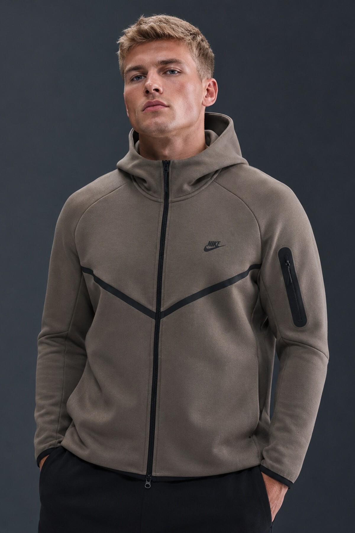 هودی کلاه‌دار تمام زیپ دار Tech Fleece مدل Windrunner، یونیسکس، قهوه‌ای نایکی سویشرت اسپرت Nike