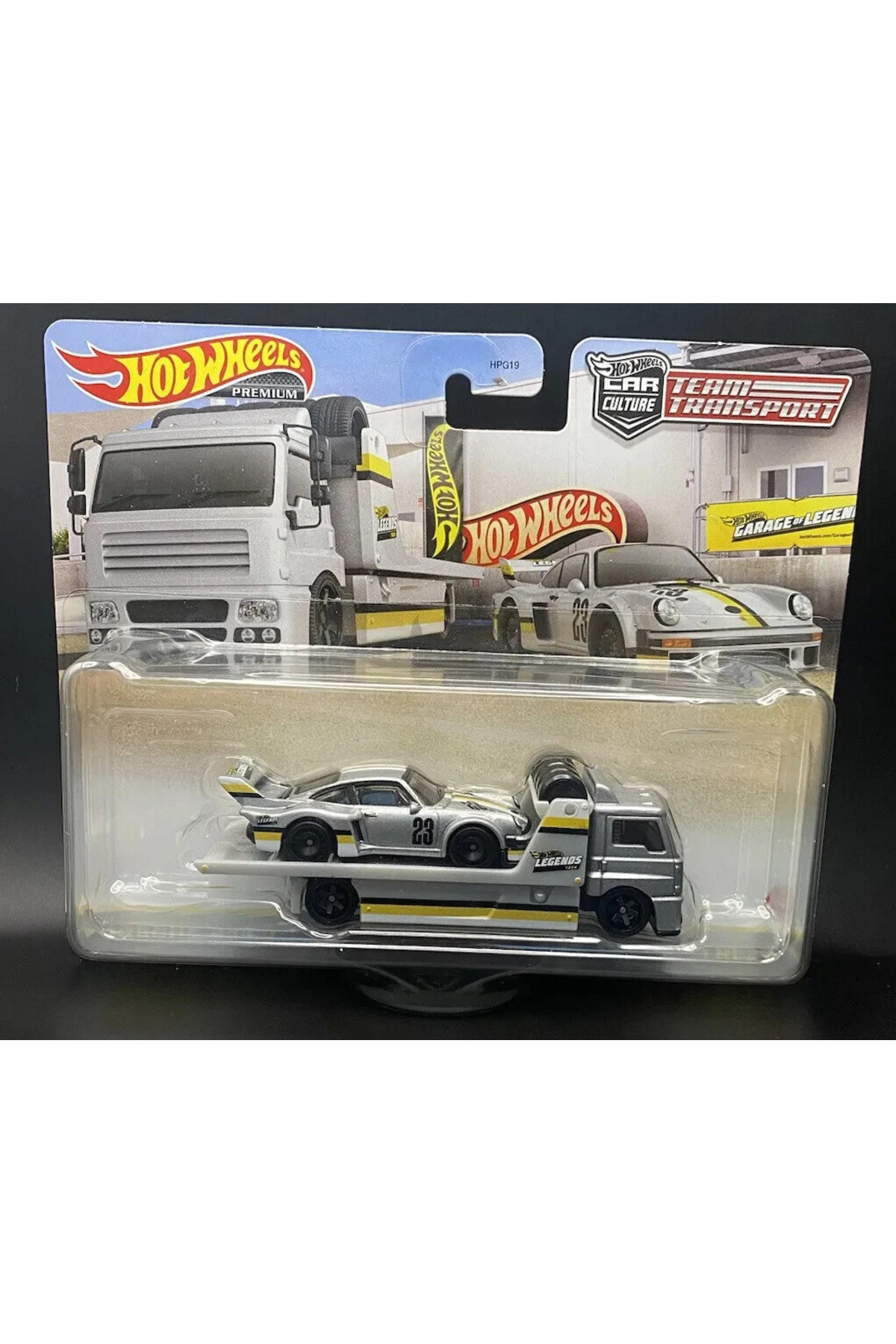 HOT WHEELS Premium Legends Team Transport Porsche 934.5 & Fleet