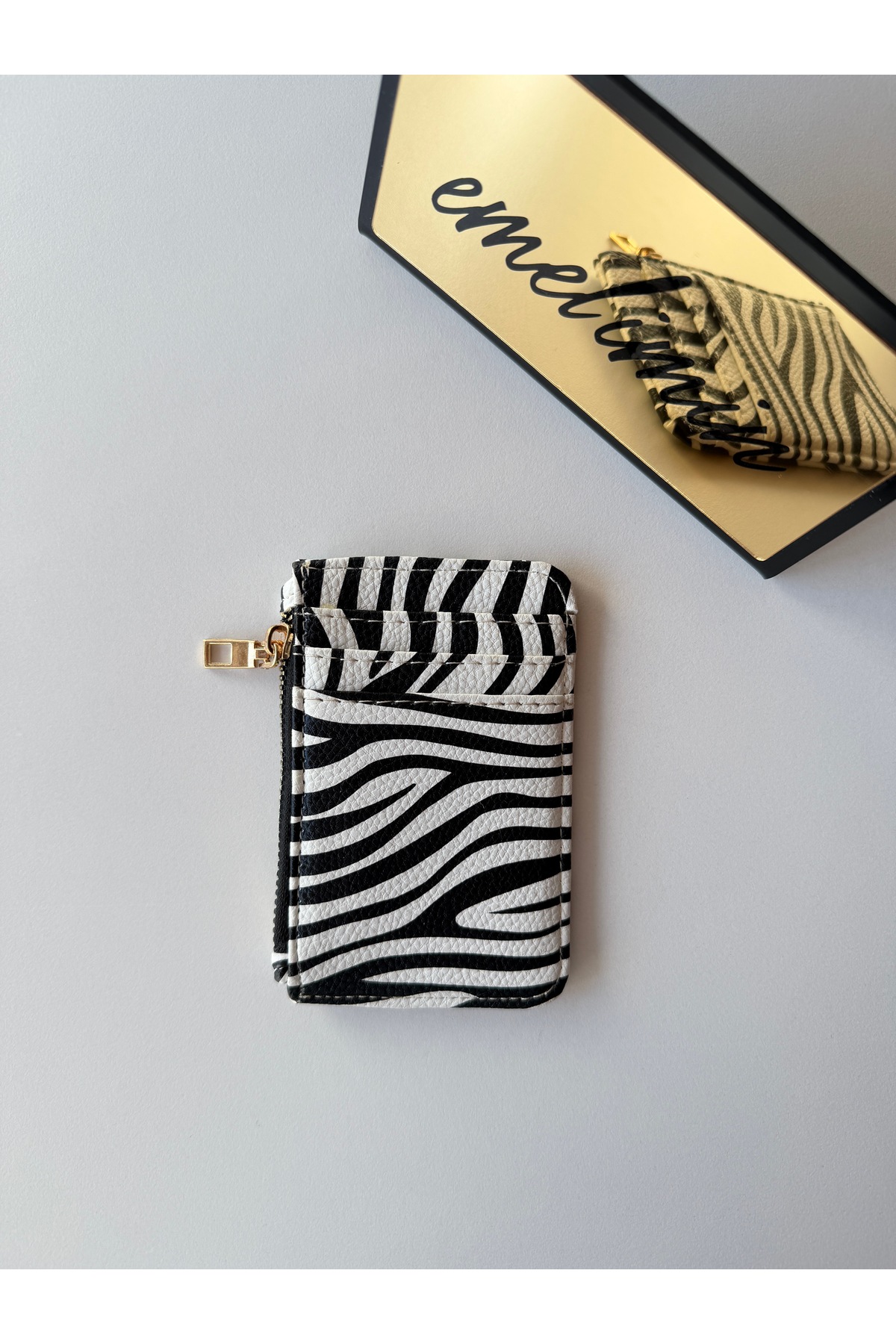 emelimin Kadın Zebra Fermuarlı Kartlık Desenli Mini Cüzdan Çok Bölmeli görsel 2
