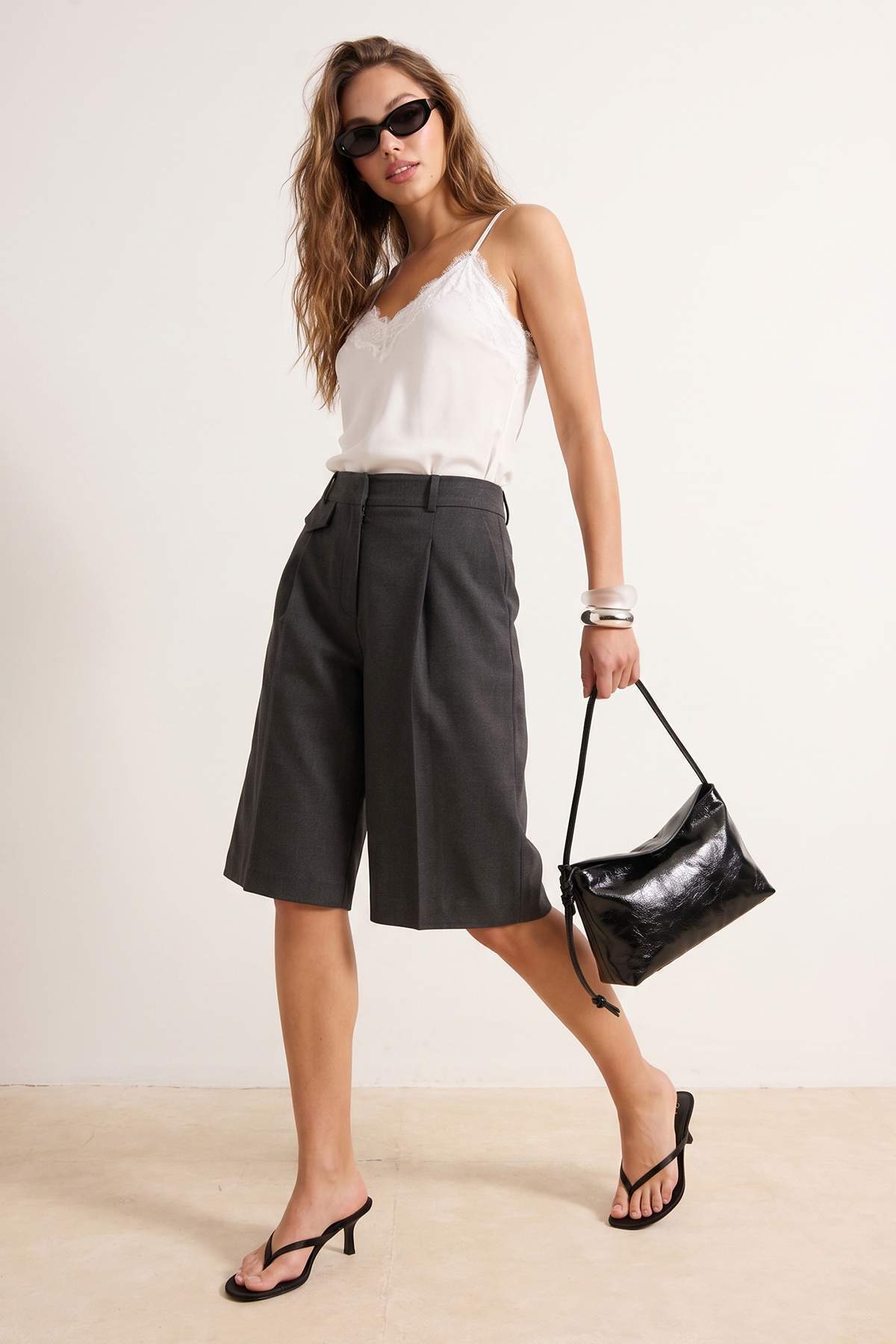 Anthrazitfarbene, melierte lange Stoffshorts und Bermuda TWOAW26SR00052