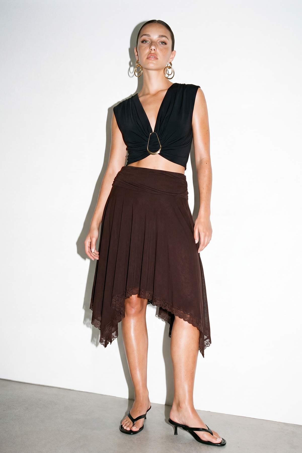 Drop by Trendyolmilla Kahverengi Asimetrik Kesim Eteği Dantelli Beli Lastikli Etek TDRSS26ET00050