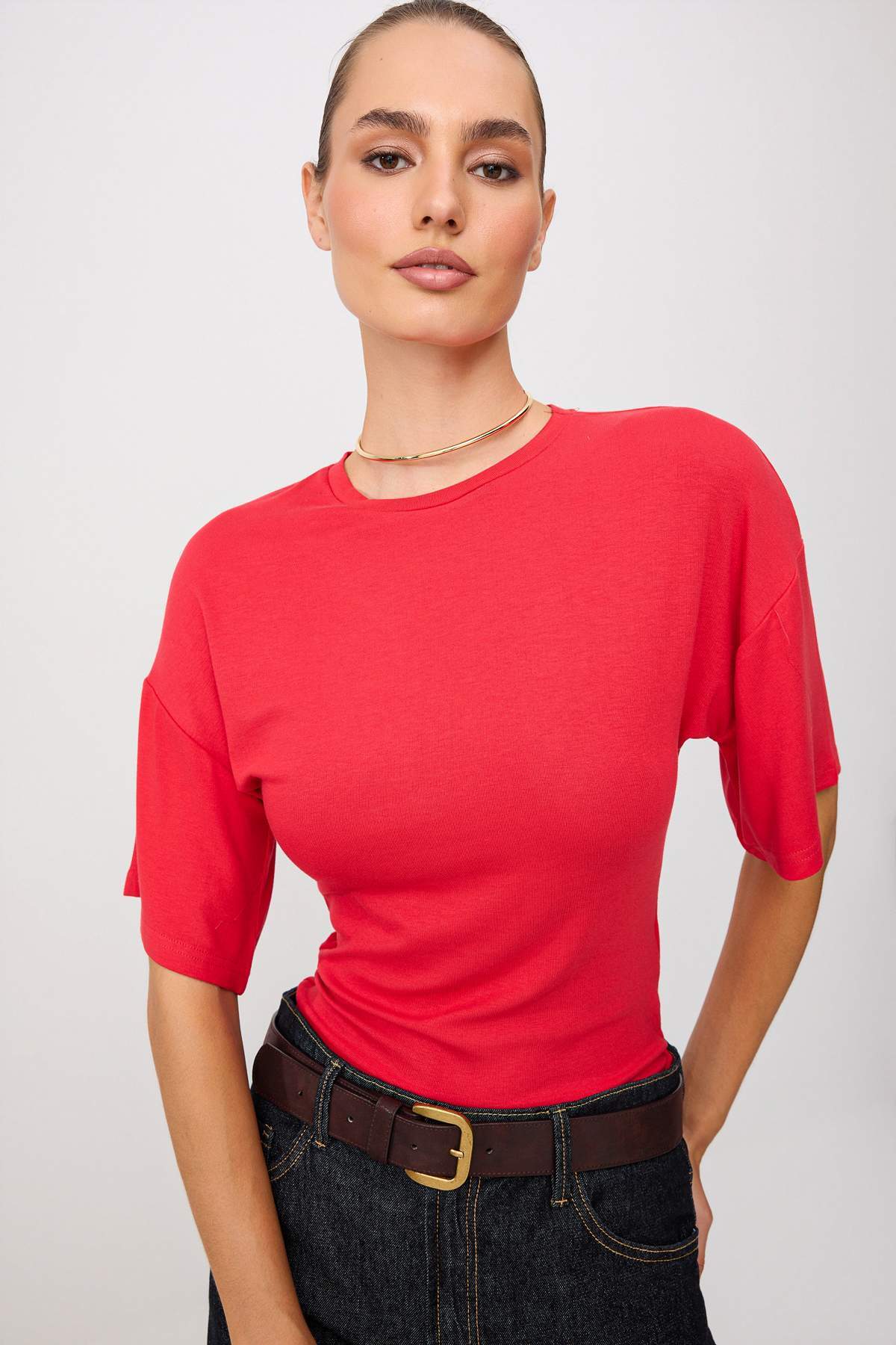Trendyolmilla Kırmızı Çizgili Fitted Bisiklet Yaka Truvakar Kol Yumuşak Örme T-Shirt TWOSS26TS00060