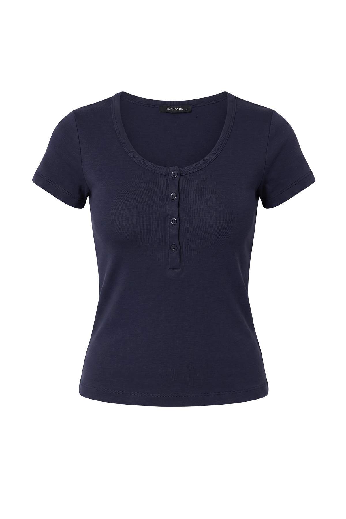 Trendyolmilla Lacivert Düğmeli Bisiklet Yaka Fitted/Vücuda Oturan Örme T-Shirt TWOSS26TS00380