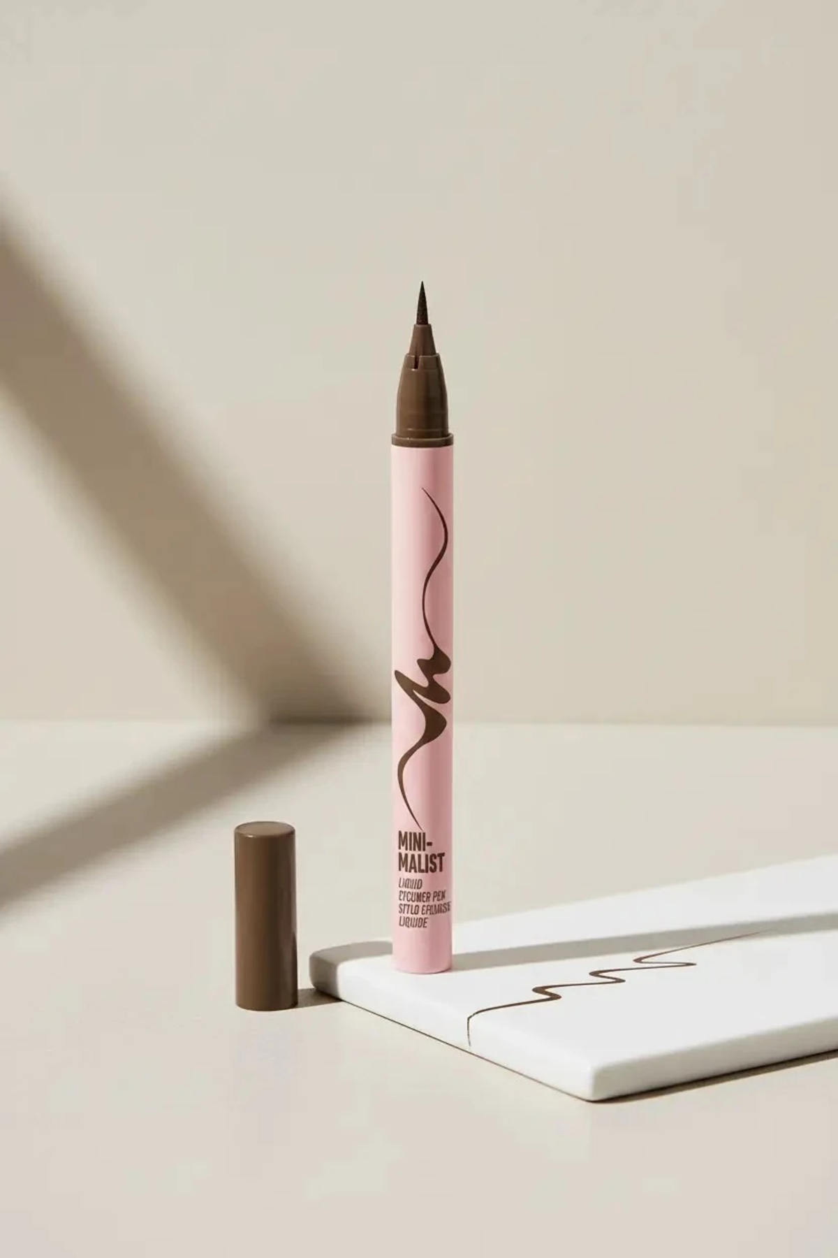 Lisanslı Minimalist Serisi İnce Uçlu Eyeliner – Uzun Süre Kalıcı ve Hassas Sürüş (03 Kızıl Kahve) — رنگارنگ 2017454111105 — تصویر 2 از 6