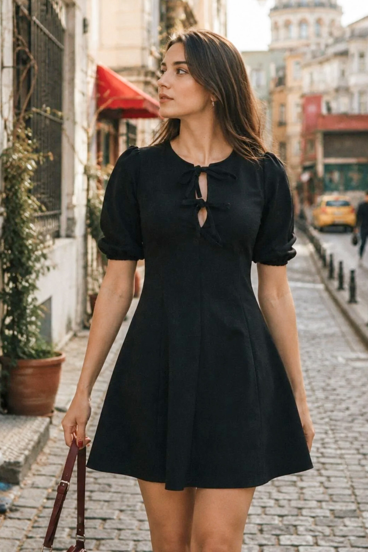 armonika Ženska mini haljina sa crnim ovratnikom i kravatom, kratkih rukava, ...