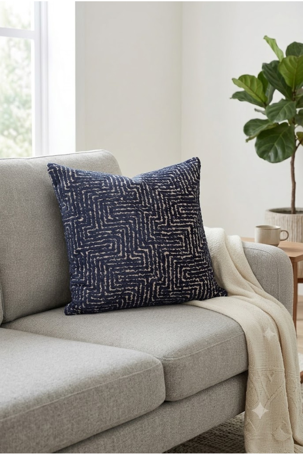 LABYRINTH PATTERN NAVY BLUE WOVEN PILLOW CASE 43X43 CM