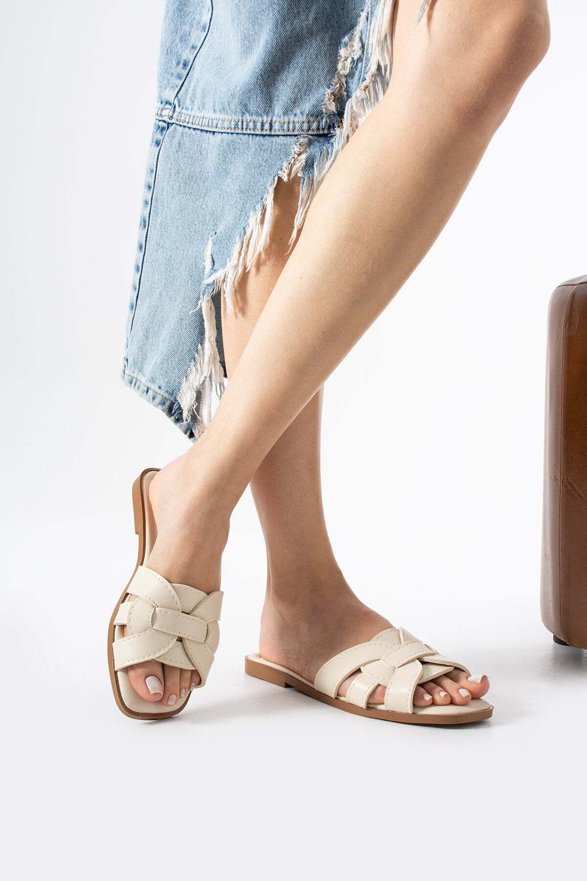 dabab shoes LINDA Kadın Krem Kare Burun Örgü Bantlı Düz Taban Günlük Terlik görsel 4