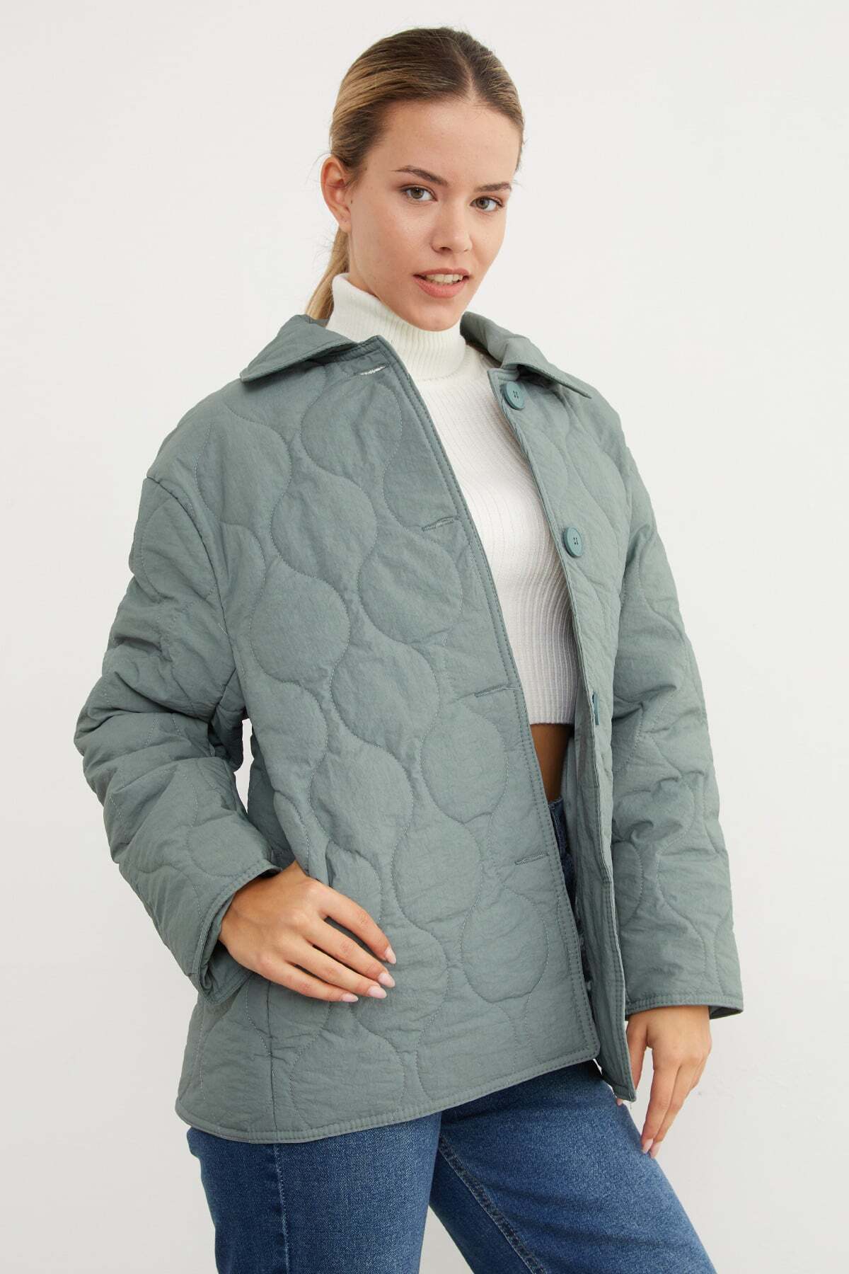Fulla Moda Su Yolu Desenli Kapitone Oversize Düğmeli Mont görsel 5