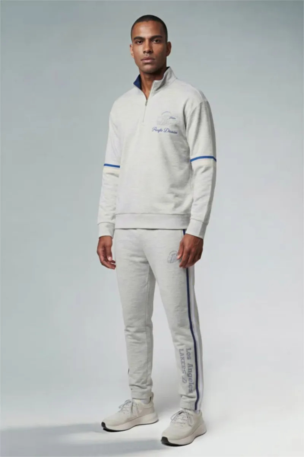 DeFacto NBA Los Angeles Lakers Standart Fit Skuba Dalgıç Kumaş Jogger F6978AX26SP görsel 3