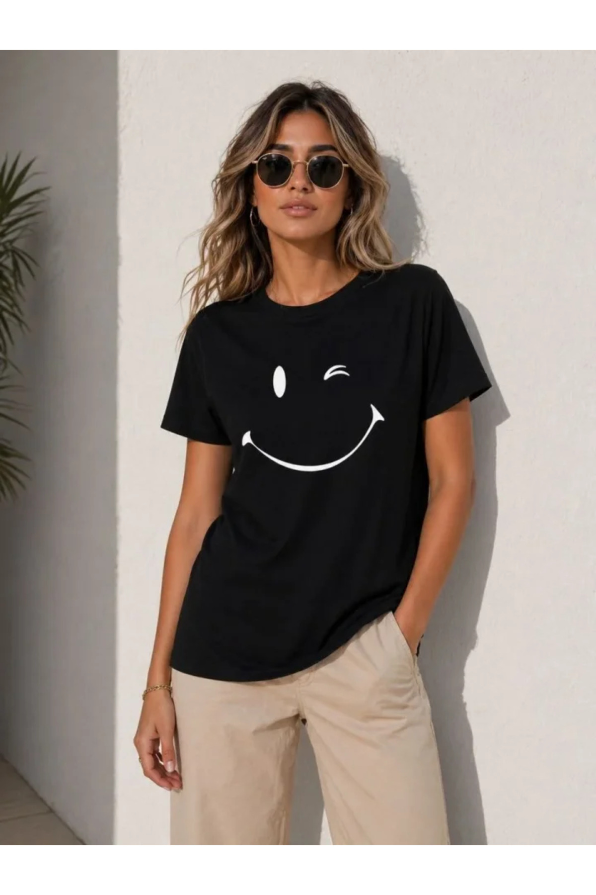 Minimal Gülümseyen Yüz Baskılı Tişört Kısa Kol Yazlık T-Shirt - Siyah