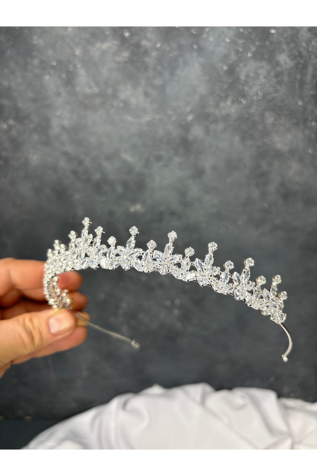 Elegant Bridal Crown Zircon Detailed Wedding Hair Accessory Stylish Model
