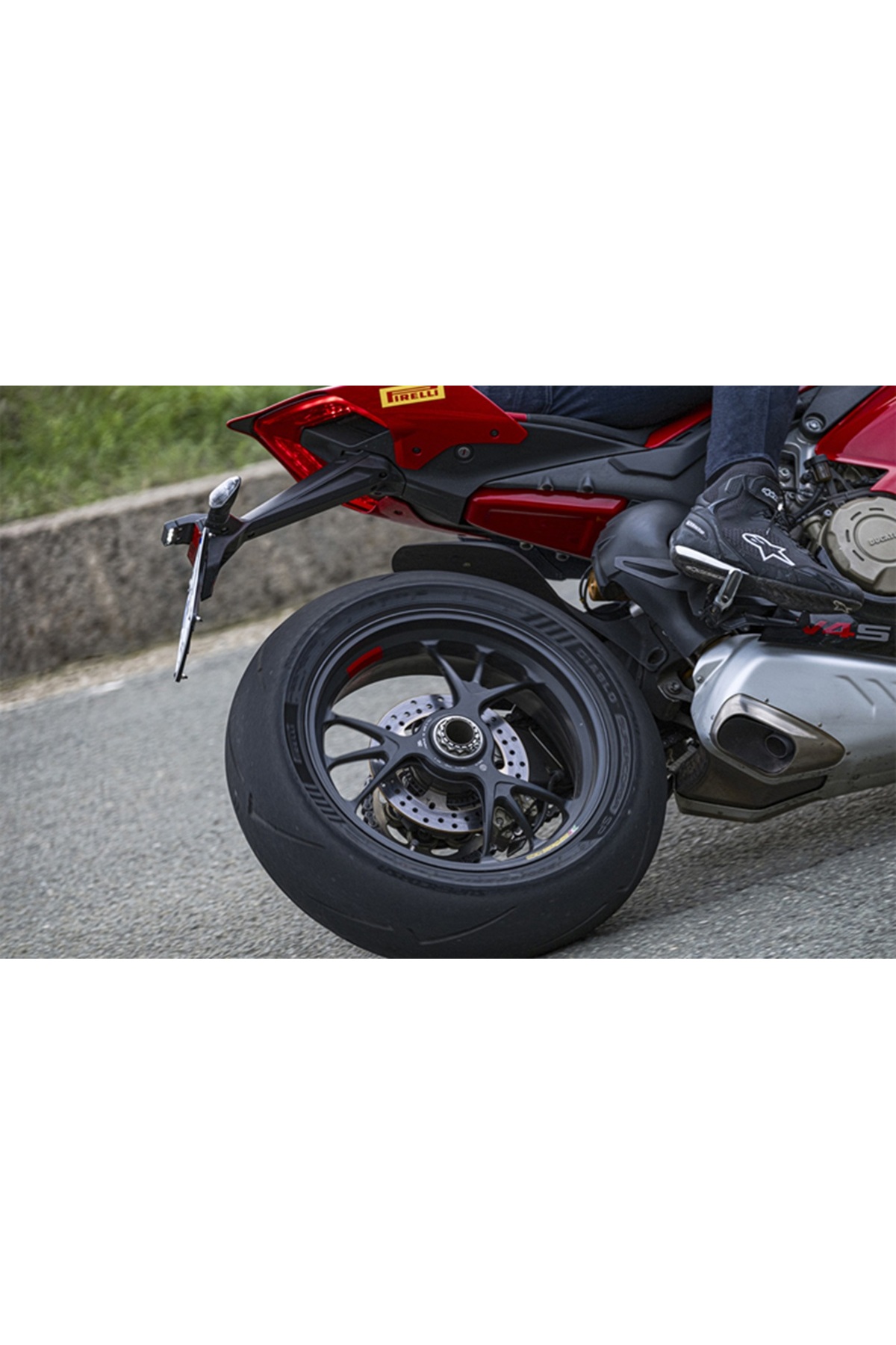 Pirelli Diablo Supercorsa SP V4 120/70ZR17 58W TL VE 200/55ZR17