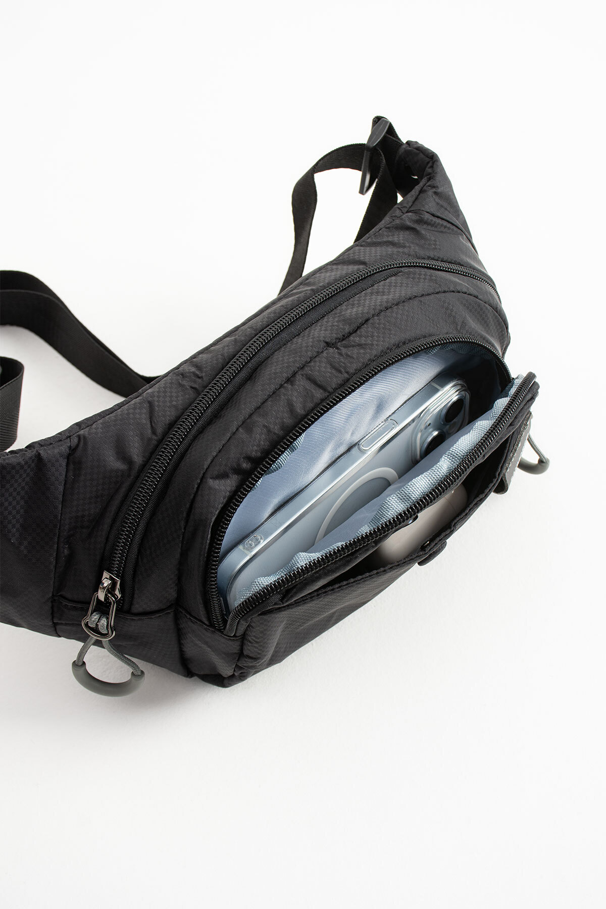 Sanmorris Unisex Paraşüt Kumaş Siyah Renk Suya Dayanıklı 3 Bölmeli Body Bag Sargın görsel 2