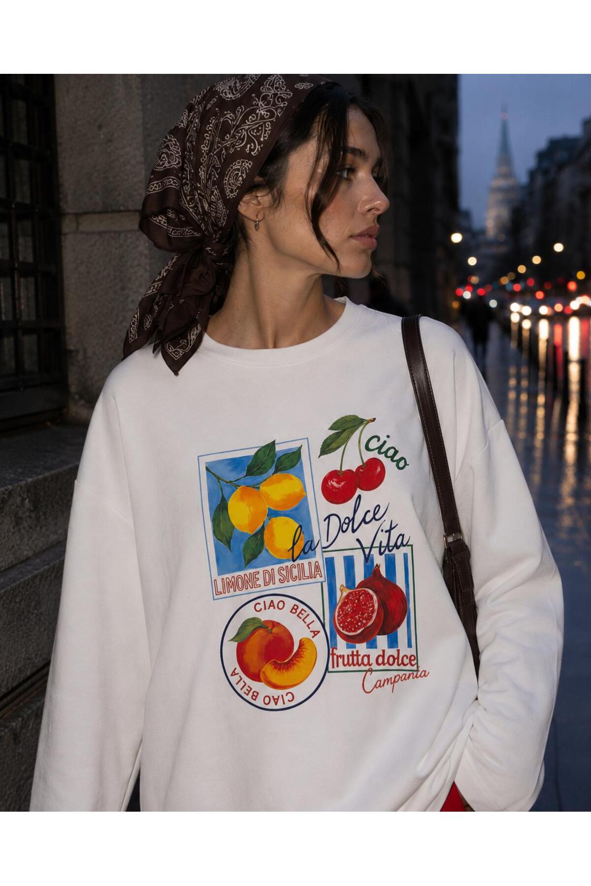 Hira Clothing Beyaz Dolce Vita Baskılı Tesettüre Uygun Uzun Kollu Pamuklu T-Shirt\Bluz görsel 2