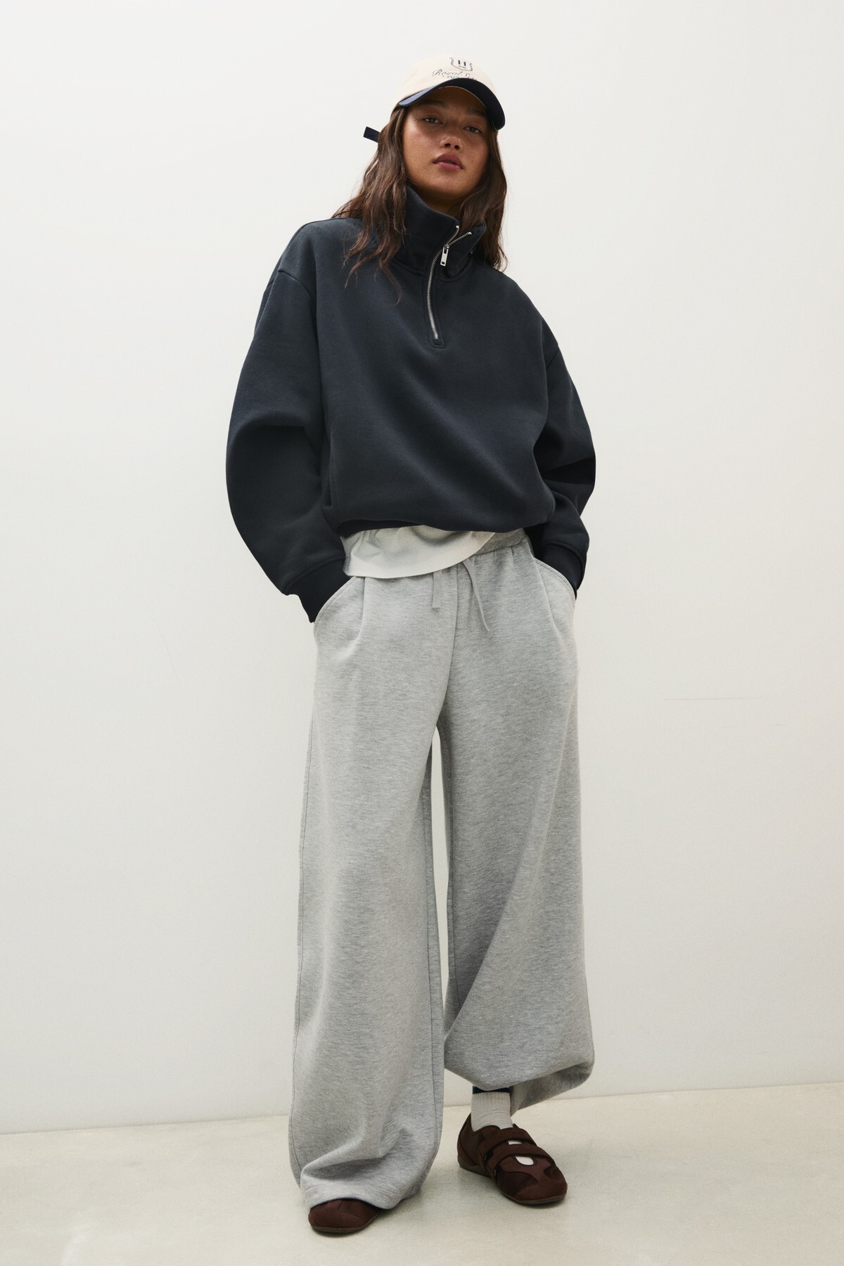Bershka Dik yaka fermuarlı sweatshirt