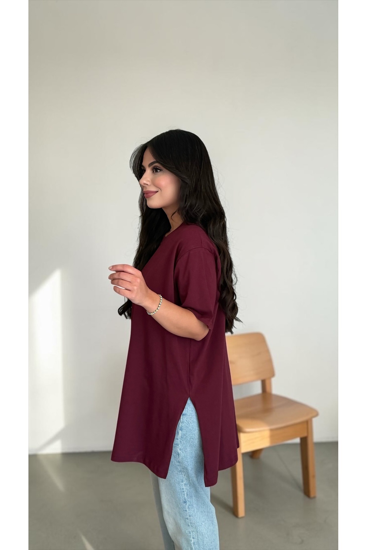 ARDİL TASARIM ATÖLYESİ Kadın %100 Pamuk Yırtmaçlı Yuvarlak Yakalı T-shirt görsel 2