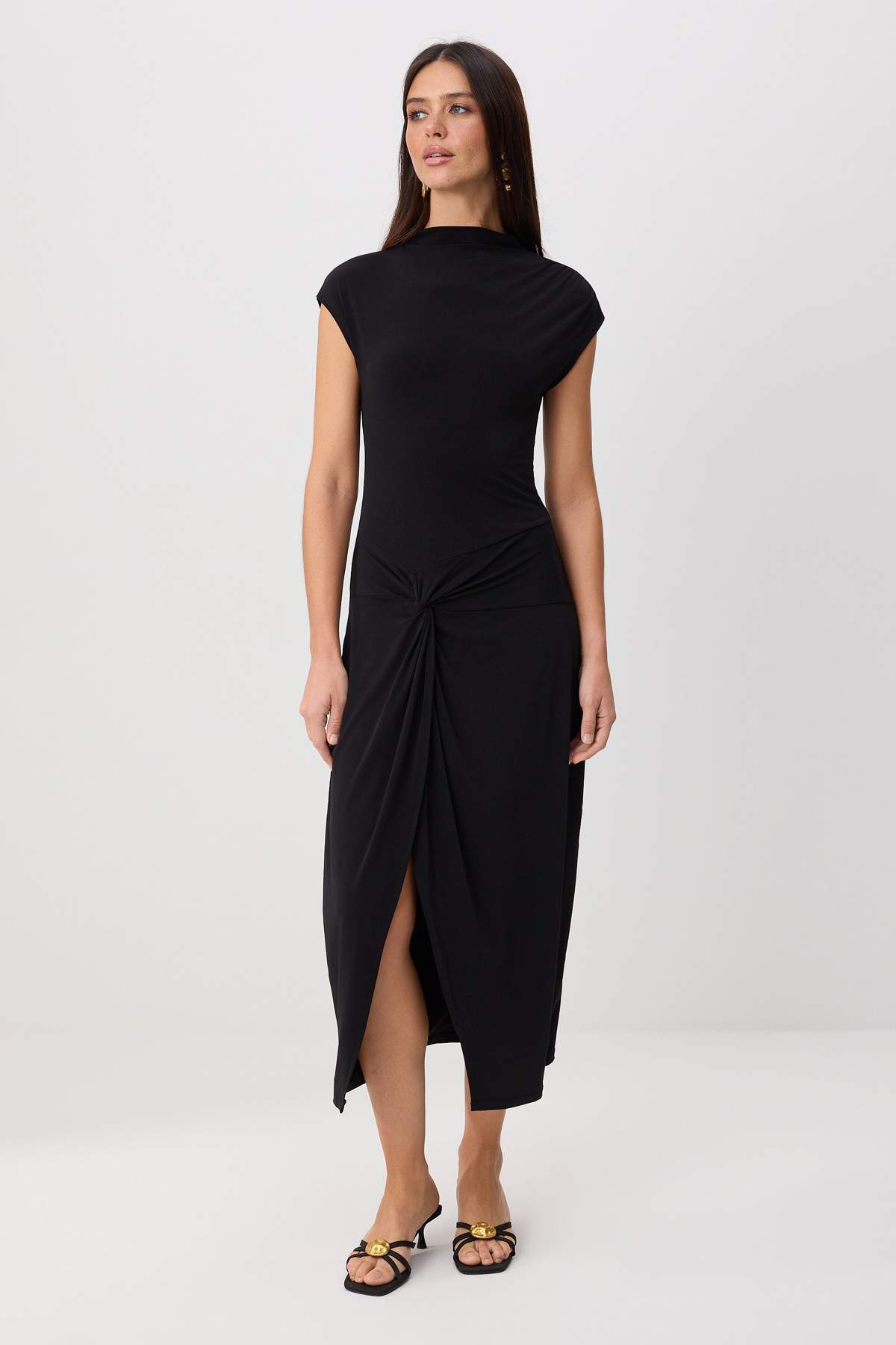 Trendyolmilla Siyah Düz Bodycon Bisiklet Yaka Standart Kol Kısa Midi Esnek Örme Elbise TWOSS26EL00661
