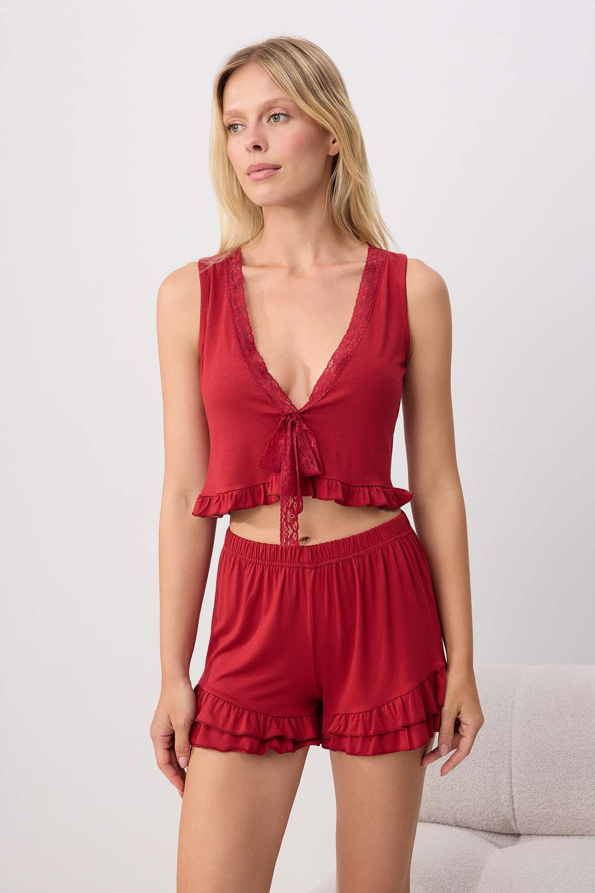 Trendyolmilla Bordo Dantel Detaylı Fırfırlı Viskon Örme Pijama Takımı THMSS26PT00269