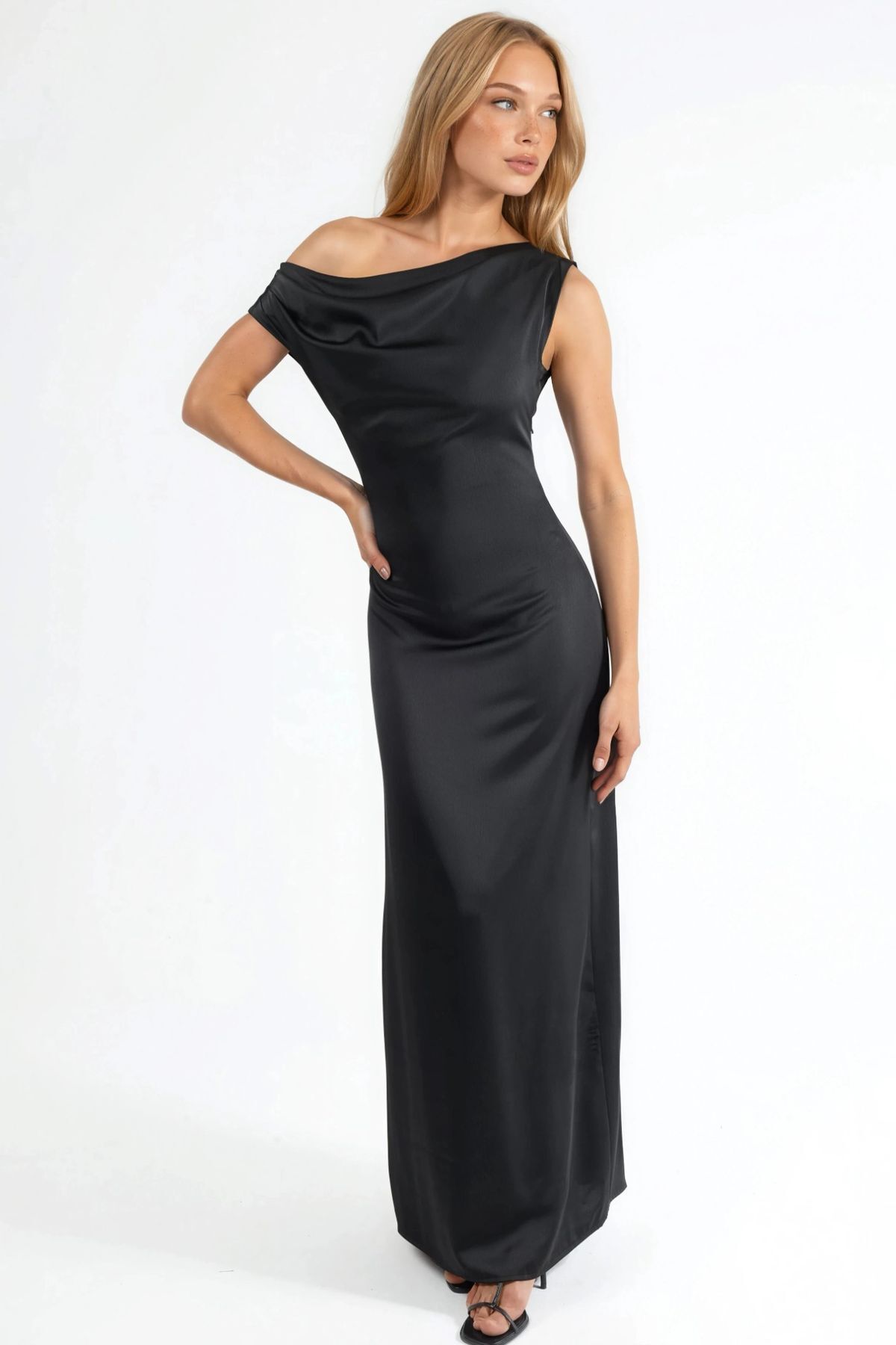 Hiccup Asimetrik Yaka Bodycon Saten Maksi Elbise görsel 6