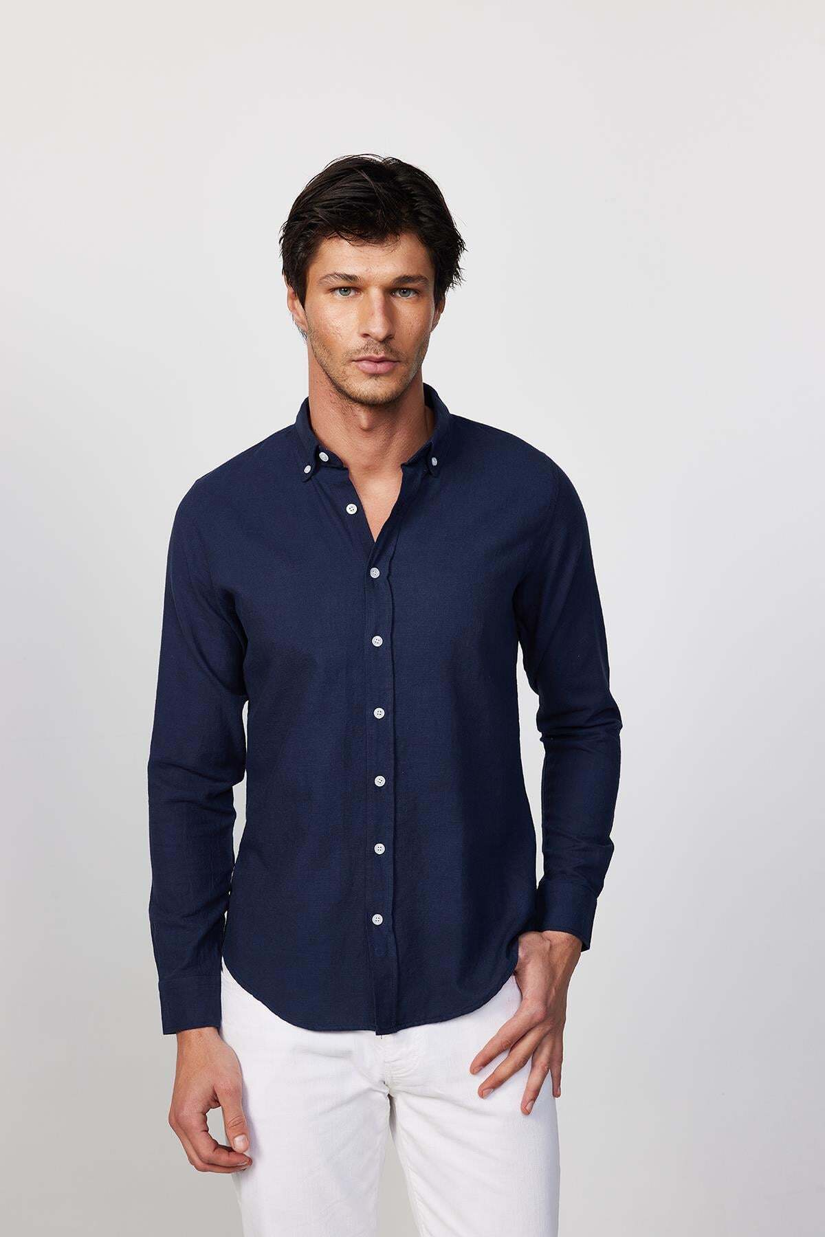 Tudors Erkek Slim Fit Dar Kesim %100 Pamuk Keten Doku Düğmeli Yaka Lacivert Gömlek görsel 5