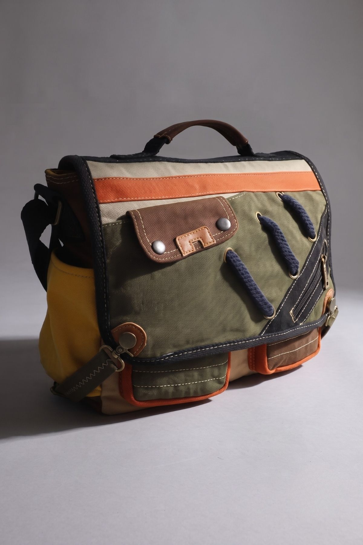 Cappadocia Vintage 4017 Haki Krem 14" Laptop Pamuk Gabardin Postacı Okul Çantası Unisex Kilitli Çok Cepli Omuz Askılı