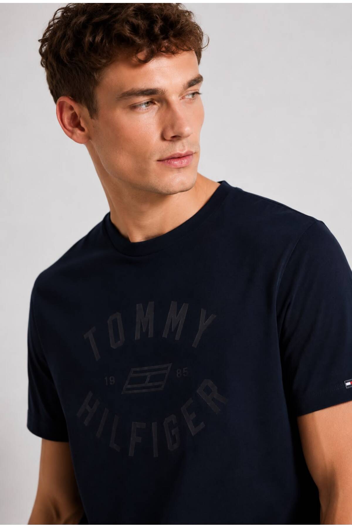 تیشرتمردانهTommy Hilfigerآبی سرمه‌ای