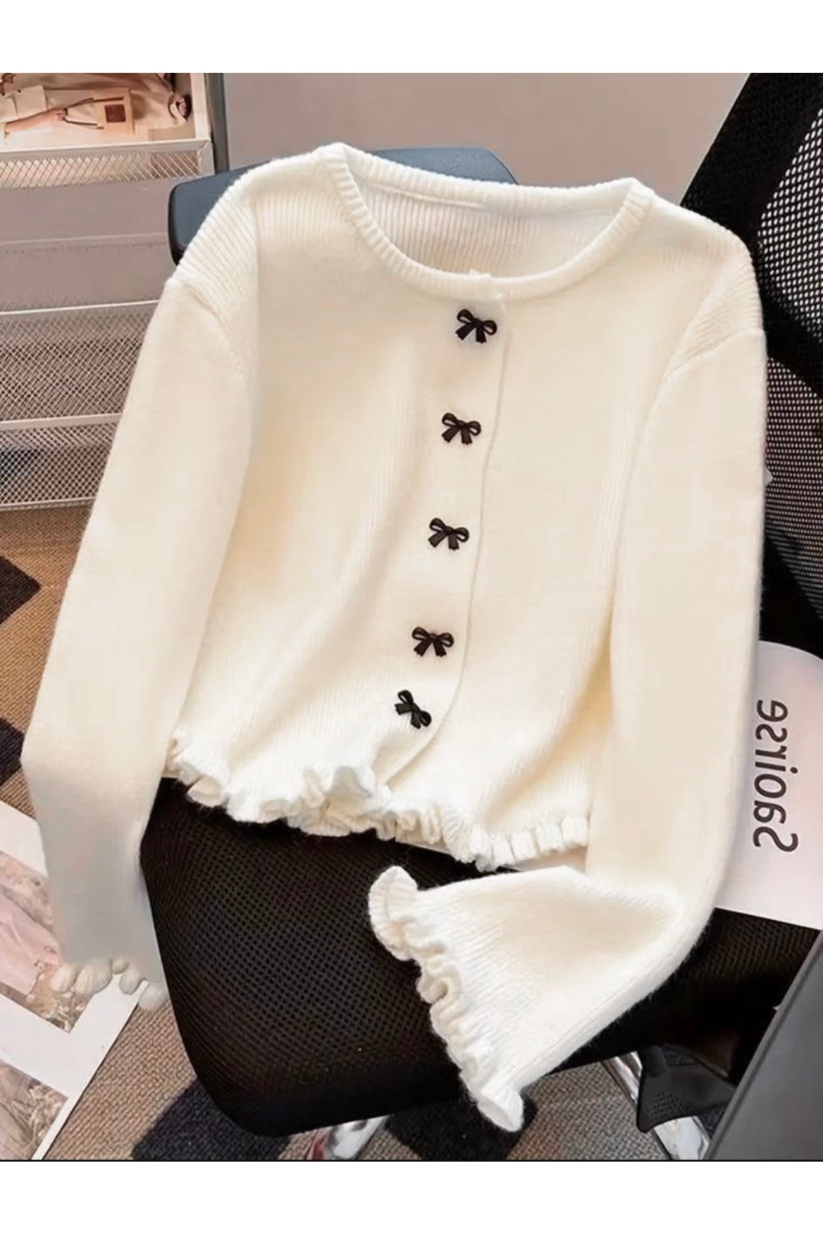NATUFIAN STORE Kadın Fiyonk Düğmeli Fırfır Detaylı Basic Triko Hırka
