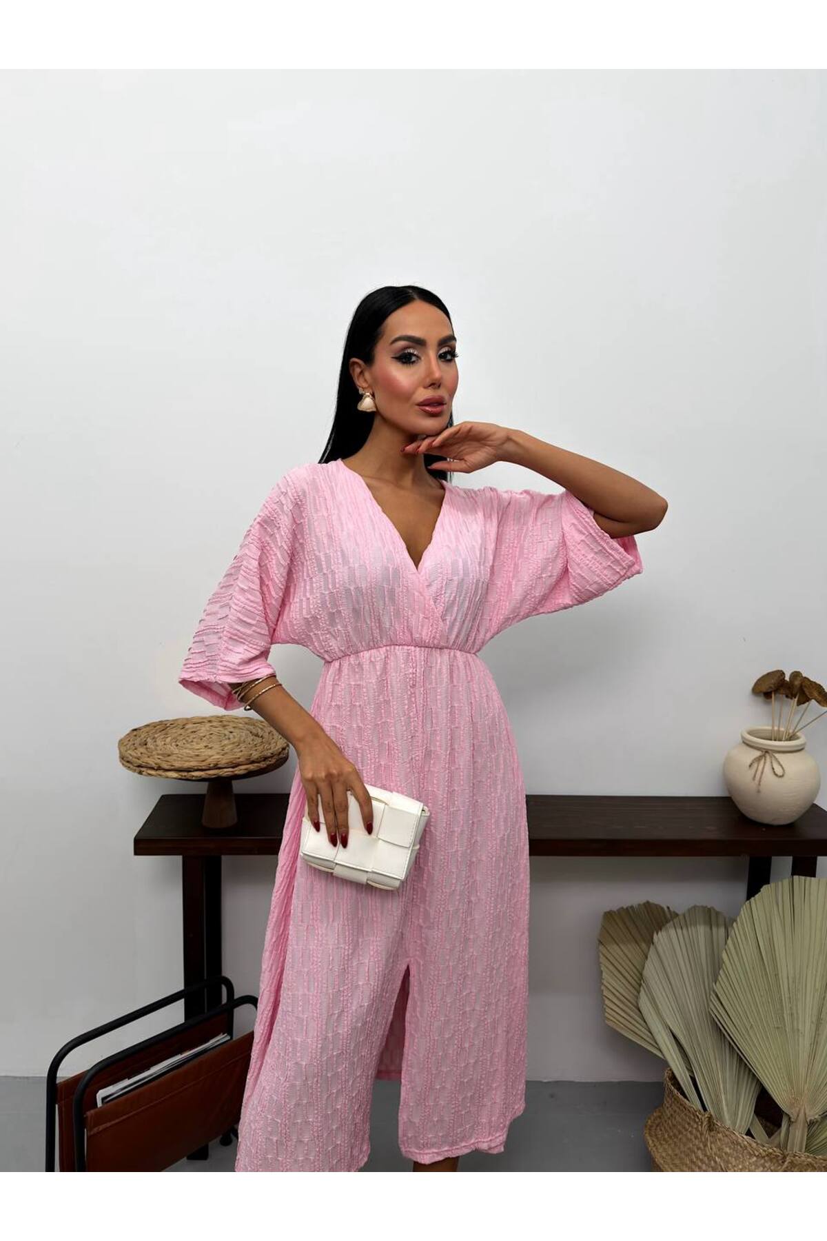 Kadın V Yaka Belden Oturtmalı Yırtmaç Detaylı Midi Elbise Pembe - Görsel 6