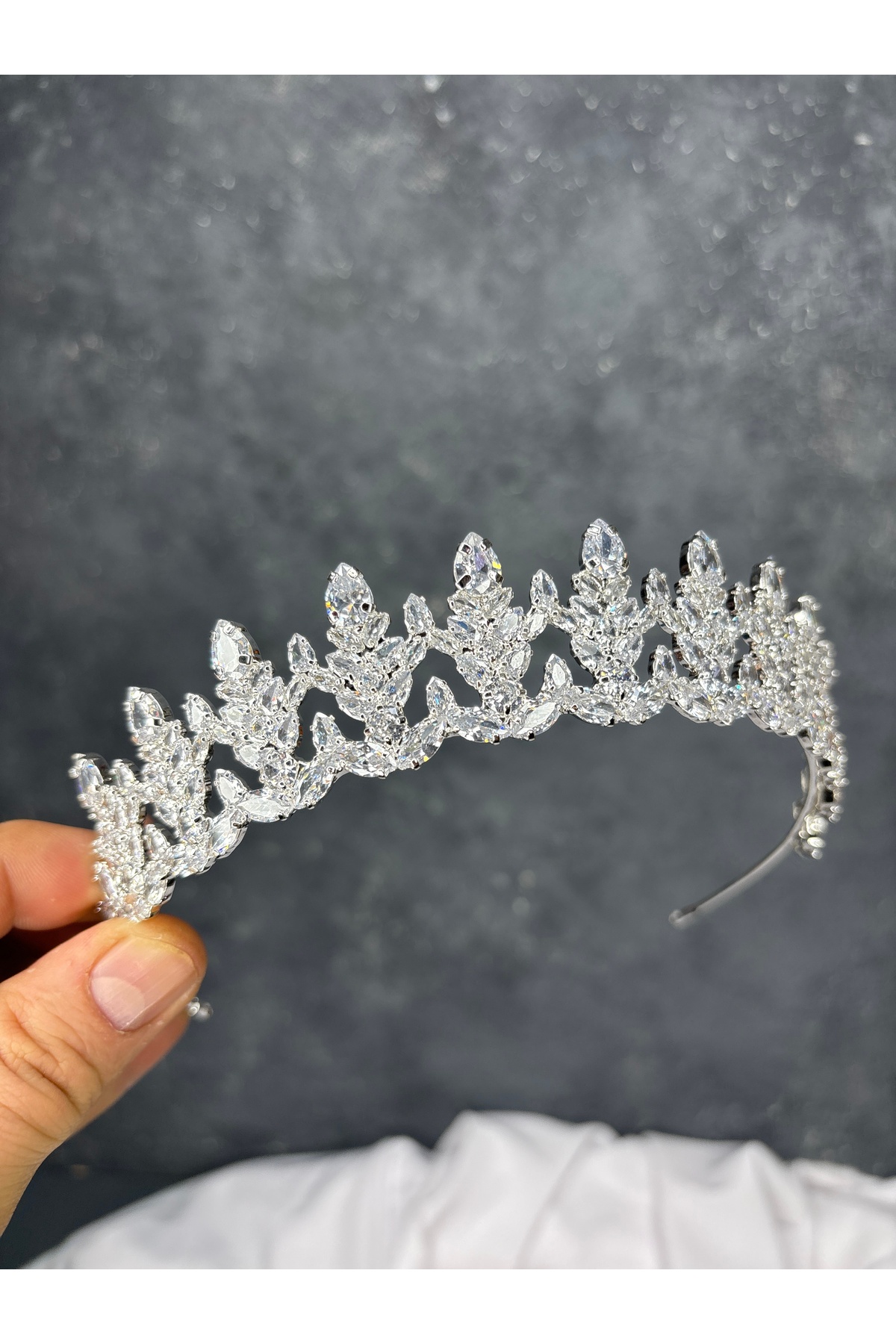 Shimmering Zircon Gemstone Bridal Crown Wedding Hair Accessory Elegant And Modern Model