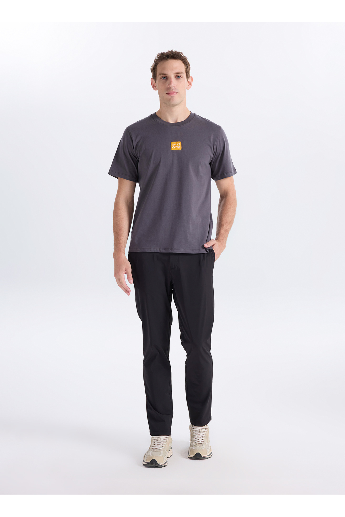 تی شرت مردانه طرح لوگودار خاکستری تیره کد 12307761 JPRBLUEJOEY TEE CREW BSS26 جک اند جونز تی شرت Jack & Jones